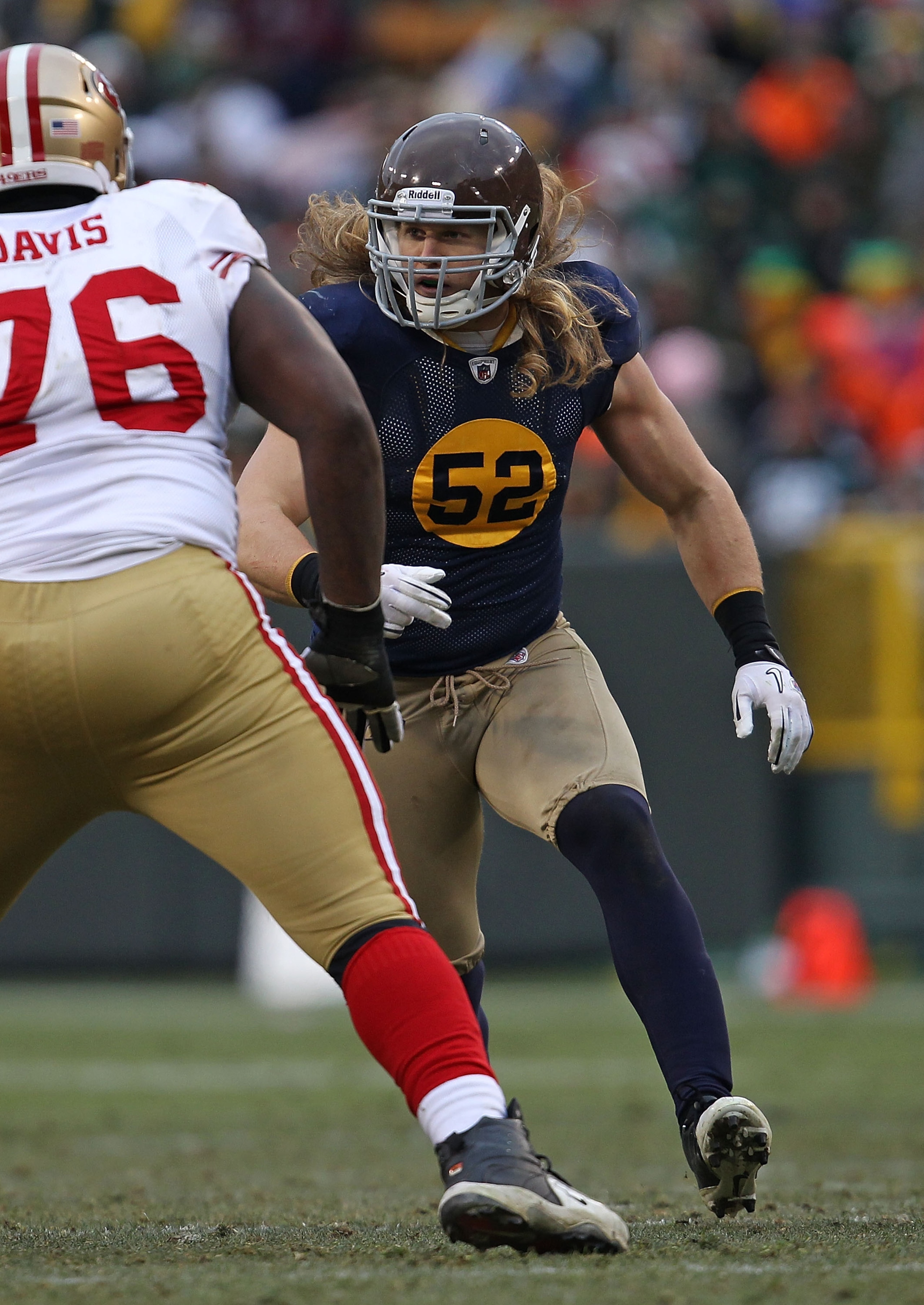 GREEN BAY, WI - DECEMBER 05: Clay Matthews #52 of the Green Bay Packers rushes against Anthony Davis #76 of the San Francisco 49ers at Lambeau Field on December 5, 2010 in Green Bay, Wisconsin. The Packers defeated the 49ers 34-16. (Photo by Jonathan Dani