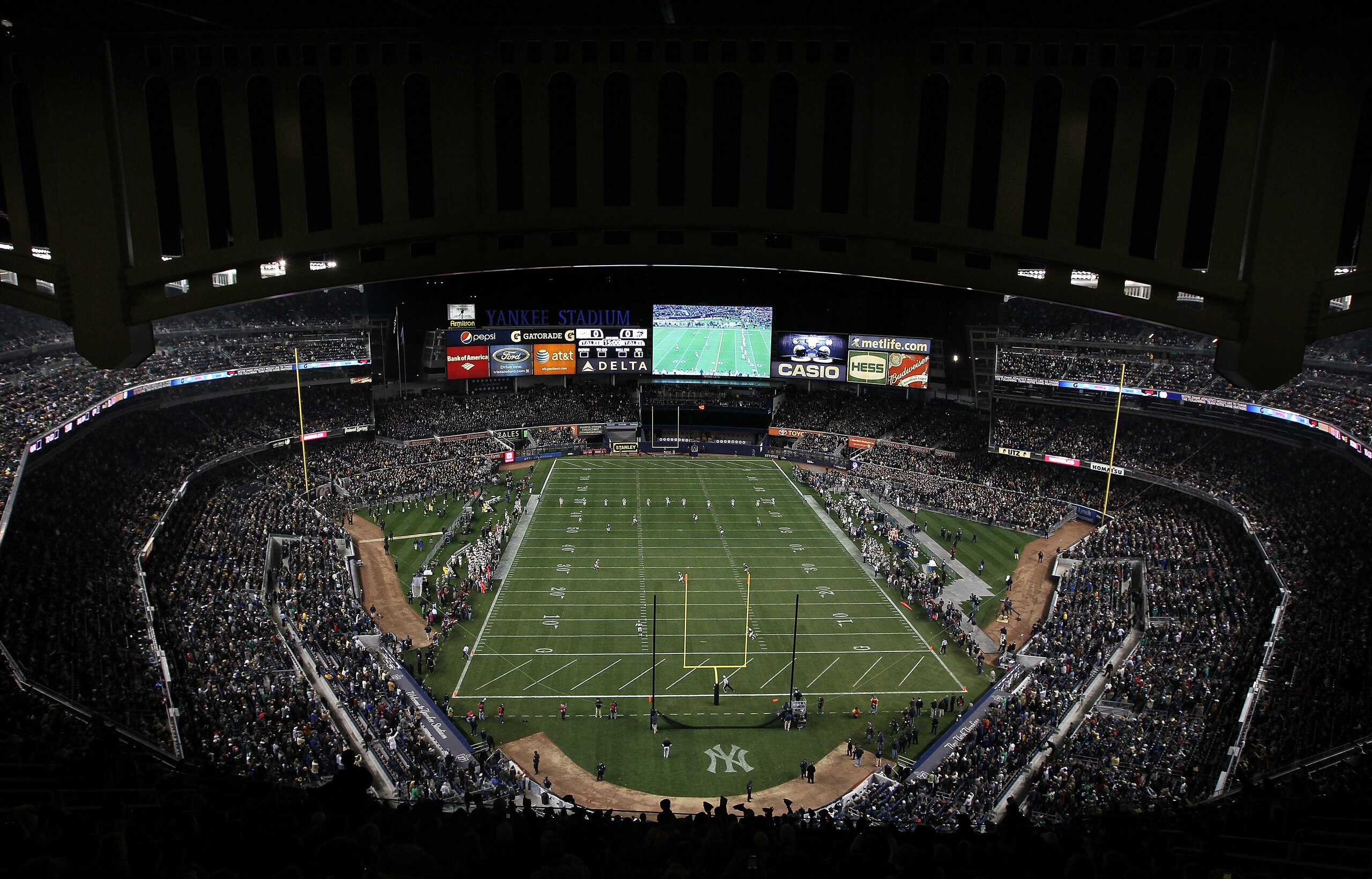 NEW YORK - NOVEMBER 20: A general view of the kickoff during the game between the Notre Dame Fighting Irish and the Army Black Knights at Yankee Stadium on November 20, 2010 in the Bronx borough of New York City.  (Photo by Nick Laham/Getty Images)
