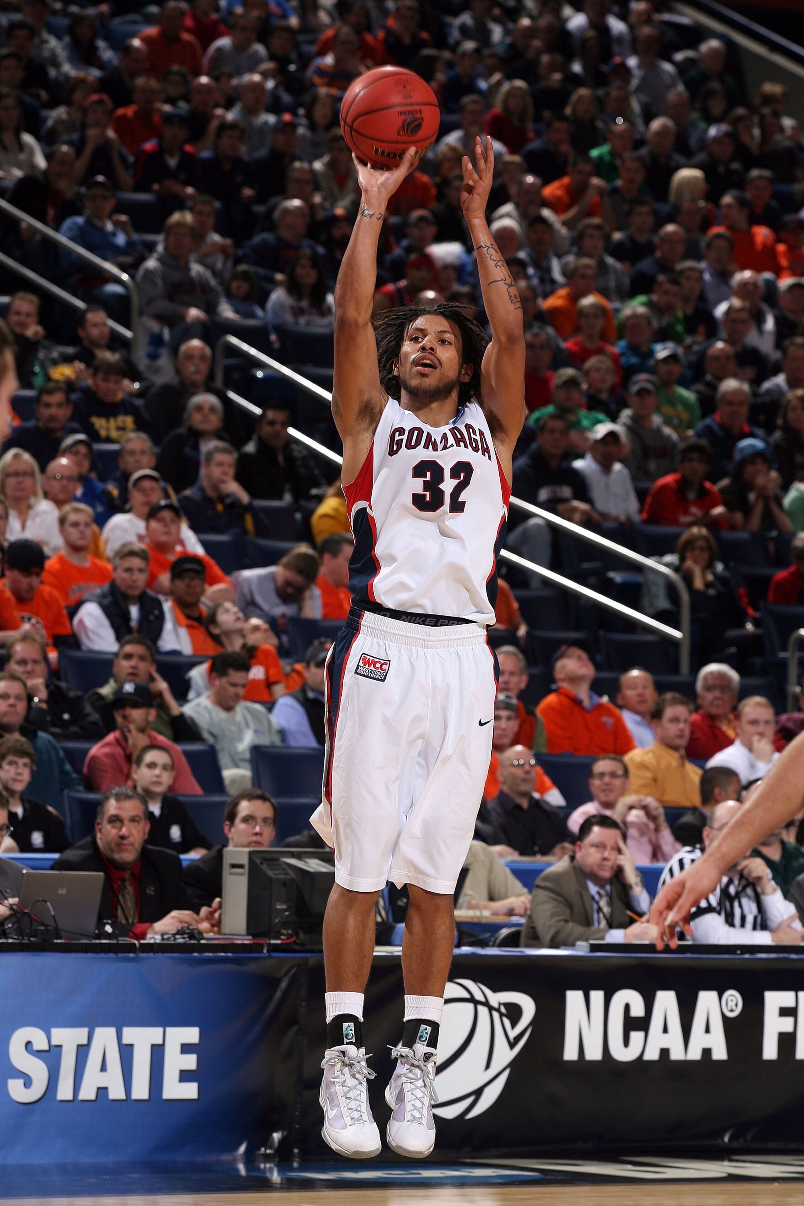 BUFFALO, NY - MARCH 19:   Steven Gray #32 of the Gonzaga Bulldogs shoots against the Florida State Seminoles during the first round of the 2010 NCAA men's basketball tournament at HSBC Arena on March 19, 2010 in Buffalo, New York.  (Photo by Rick Stewart/