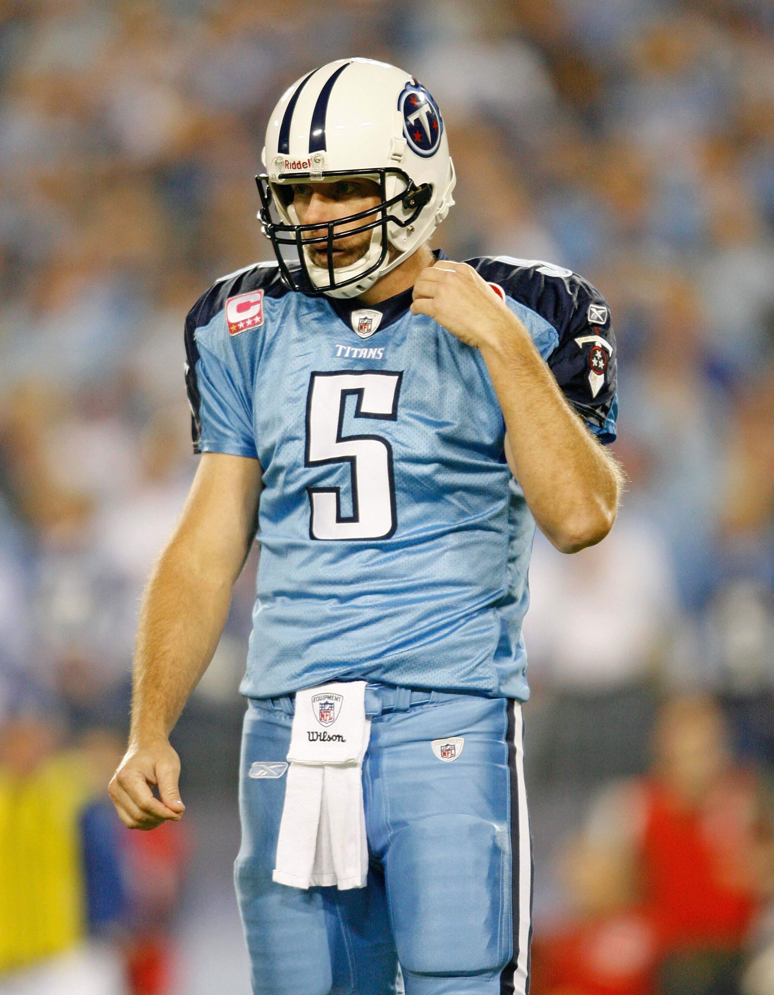 NASHVILLE, TN - OCTOBER 11:  Kerry Collins #5 of the Tennessee Titans looks on during the NFL game against the Indianapolis Colts at LP Field on October 11, 2009 in Nashville, Tennessee. The Colts defeated the Titans 31-9.  (Photo by Andy Lyons/Getty Imag