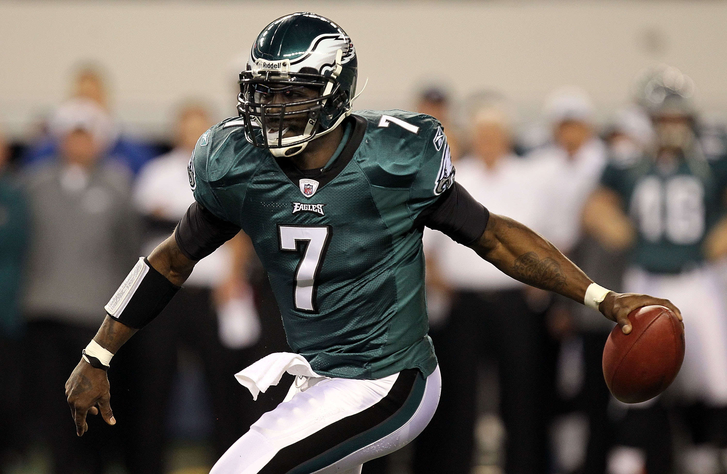 Redskins' McNabb goes against Vick, man he endorsed for job