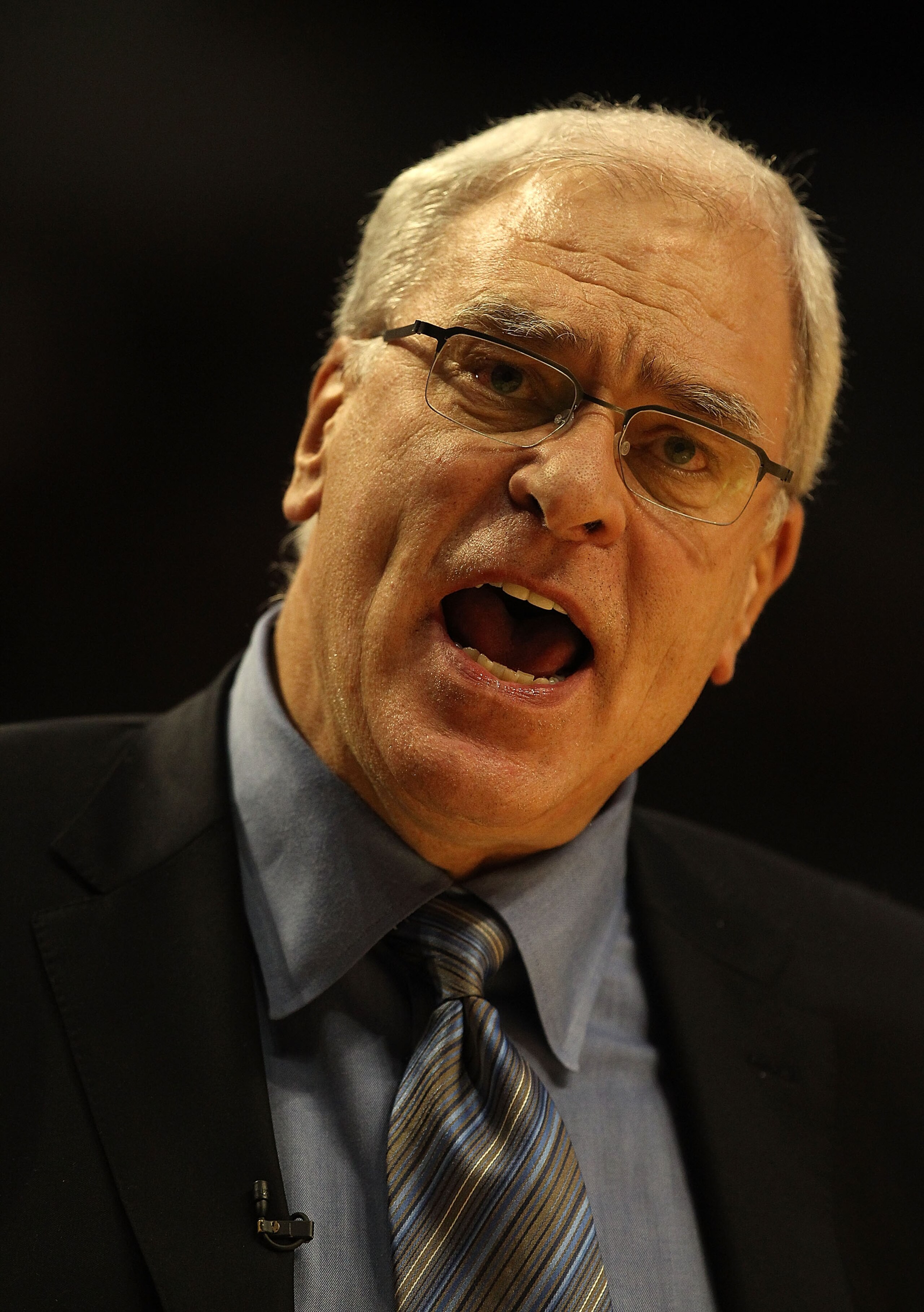 CHICAGO, IL - DECEMBER 10: Head coach Phil Jackson of the Los Angeles Lakers complains to a referee during a game against the Chicago Bulls at the United Center on December 10, 2010 in Chicago, Illinois. The Bulls defeated the Lakers 88-84. NOTE TO USER: CHICAGO, IL - DECEMBER 10: Head coach Phil Jackson of the Los Angeles Lakers complains to a referee during a game against the Chicago Bulls at the United Center on December 10, 2010 in Chicago, Illinois. The Bulls defeated the Lakers 88-84. NOTE TO USER:
