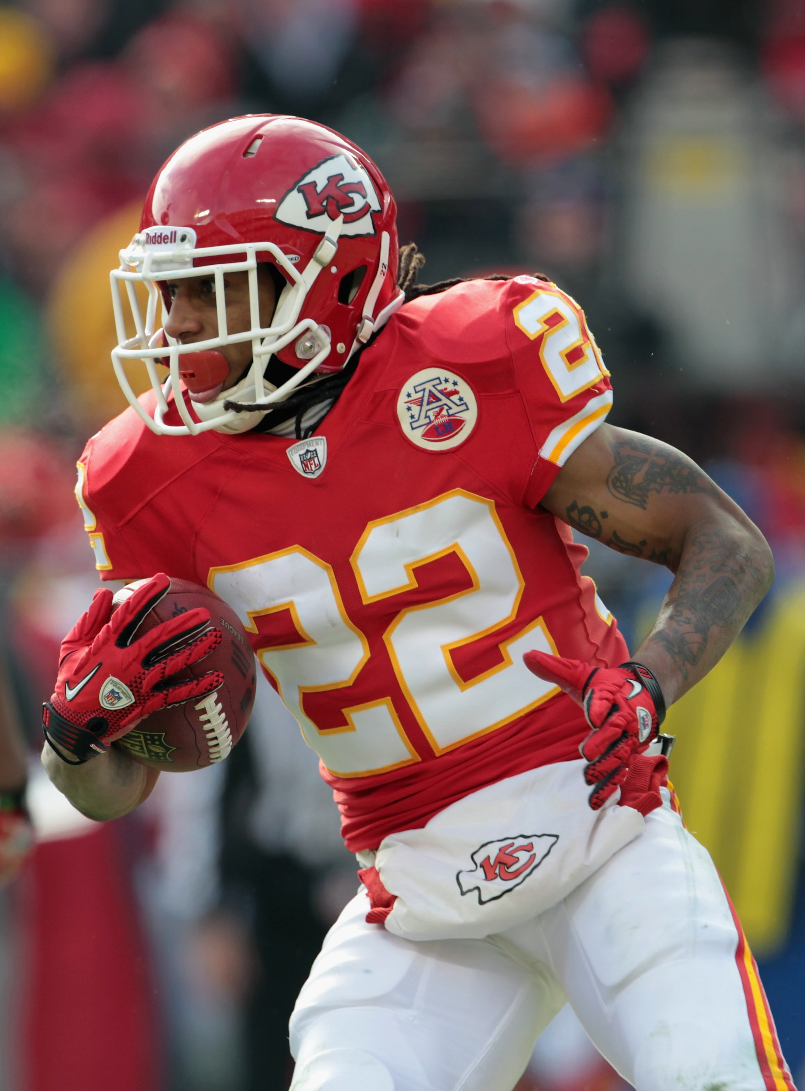 KANSAS CITY, MO - DECEMBER 26:  Dexter McCluster #22 of the Kansas City Chiefs carries the ball during the game against the Tennessee Titans on December 26, 2010 at Arrowhead Stadium in Kansas City, Missouri.  (Photo by Jamie Squire/Getty Images)