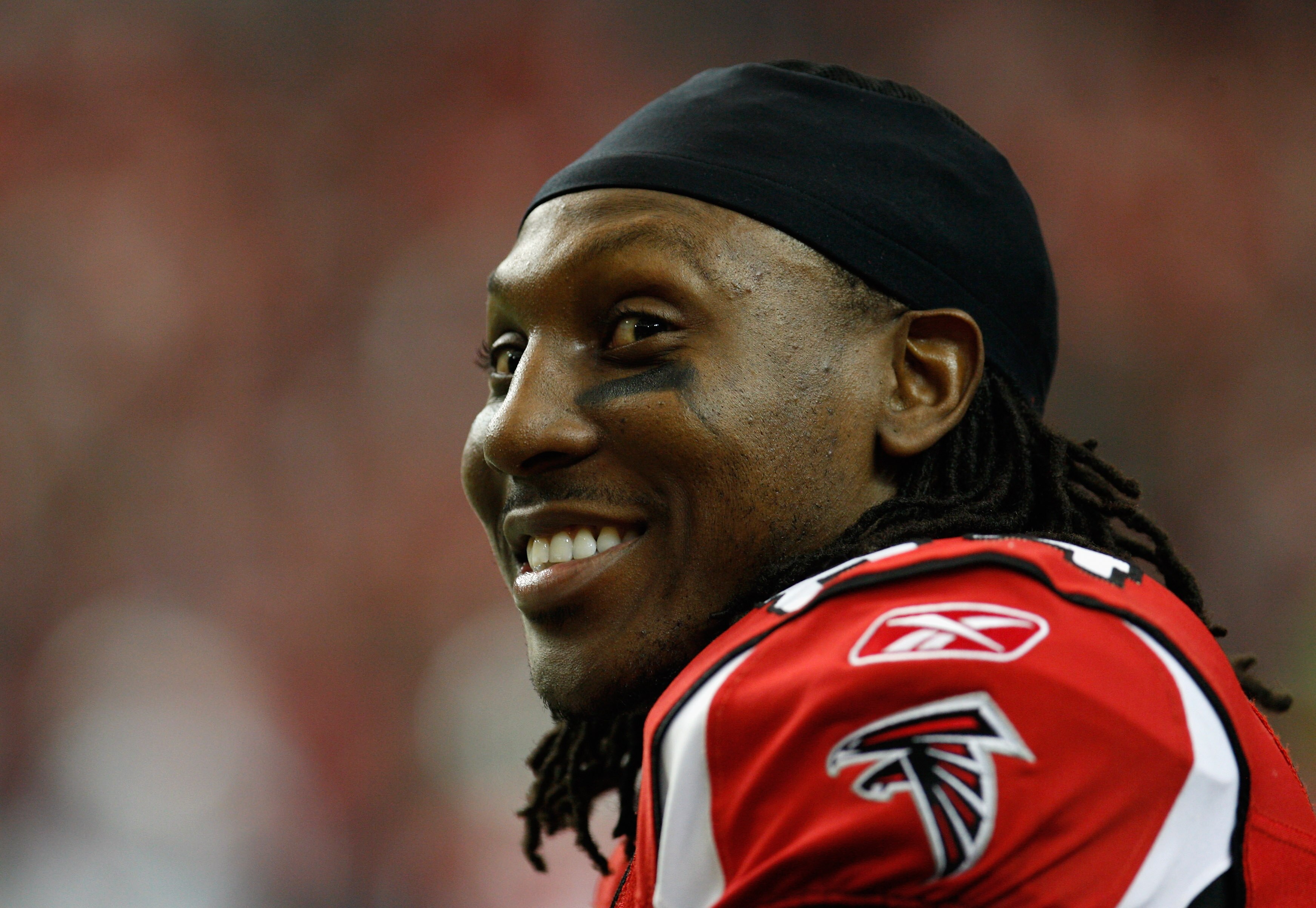 ATLANTA, GA - JANUARY 02:  Roddy White #84 of the Atlanta Falcons waits on the sidelines during the game against the Carolina Panthers at the Georgia Dome on January 2, 2011 in Atlanta, Georgia.  (Photo by Scott Halleran/Getty Images)