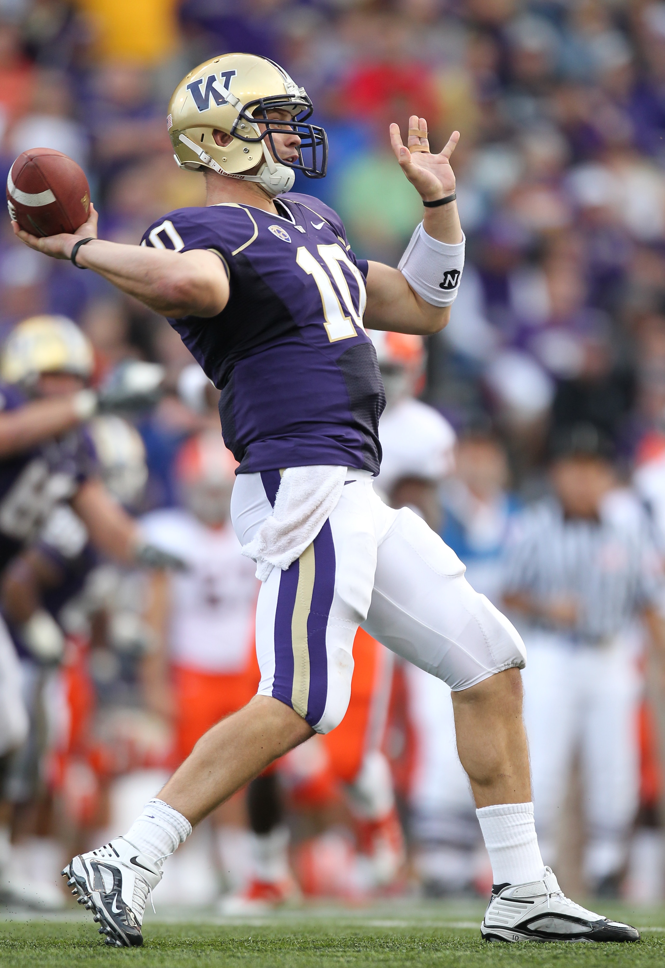 SEATTLE - SEPTEMBER 11: Quarterback Jake Locker #10 of the Washington Huskies passes against the Syracuse Orange on September 11, 2010 at Husky Stadium in Seattle, Washington. (Photo by Otto Greule Jr/Getty Images) SEATTLE - SEPTEMBER 11: Quarterback Jake Locker #10 of the Washington Huskies passes against the Syracuse Orange on September 11, 2010 at Husky Stadium in Seattle, Washington. (Photo by Otto Greule Jr/Getty Images)