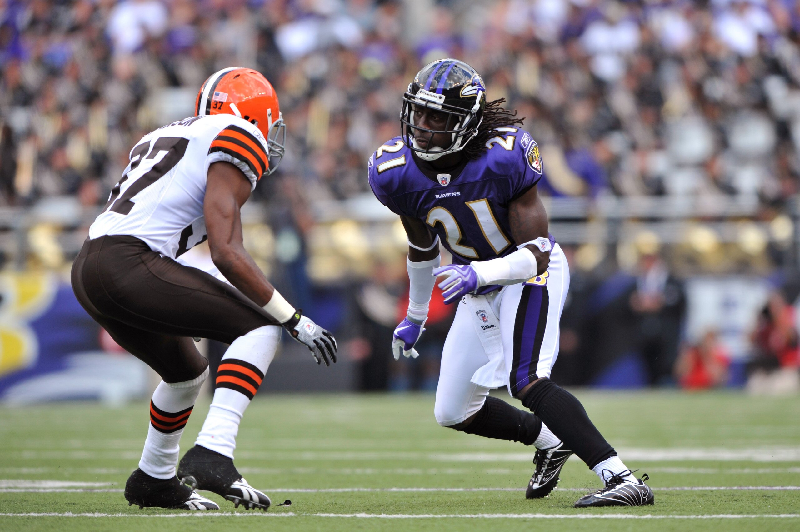 BALTIMORE - SEPTEMBER 27:  Ladarius Webb #21 of the Baltimore Ravens defends against the Cleveland Browns at M&T Bank Stadium on September 27, 2009 in Baltimore, Maryland. The Ravens defeated the Browns 34-3. (Photo by Larry French/Getty Images)