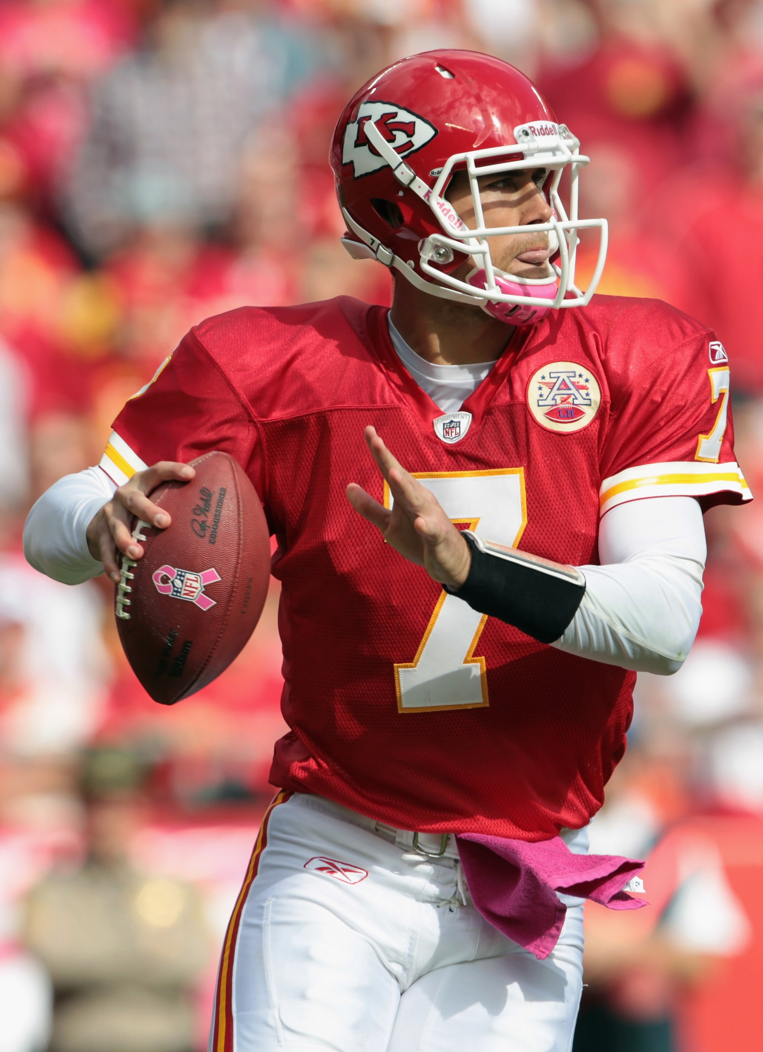KANSAS CITY, MO - OCTOBER 24:  Quarterback Matt Cassel #7 of the Kansas City Chiefs passes during the game against the Jacksonville Jaguars on October 24, 2010 at Arrowhead Stadium in Kansas City, Missouri.  (Photo by Jamie Squire/Getty Images)