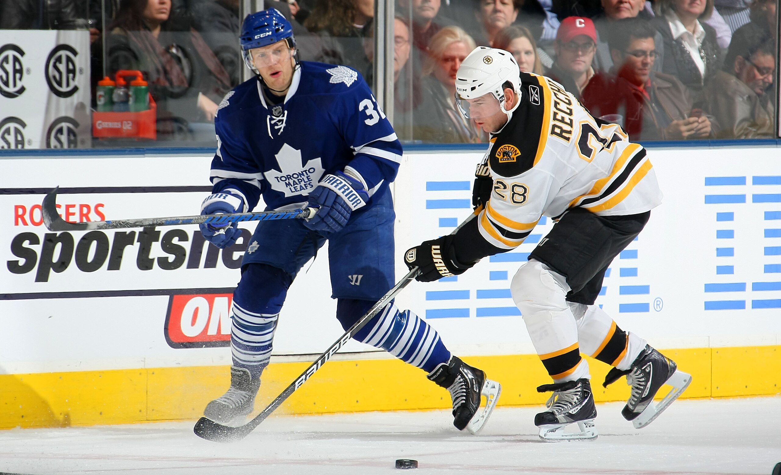TORONTO,CANADA - JANUARY 3:  Mark Recchi #28 of the Boston Bruins battles for the puck against Kris Versteeg #32 of the Toronto Maple Leafs during their NHL game at Air Canada Centre on January 3, 2011 in Toronto, Ontario, Canada.(Photo By Dave Sandford/G