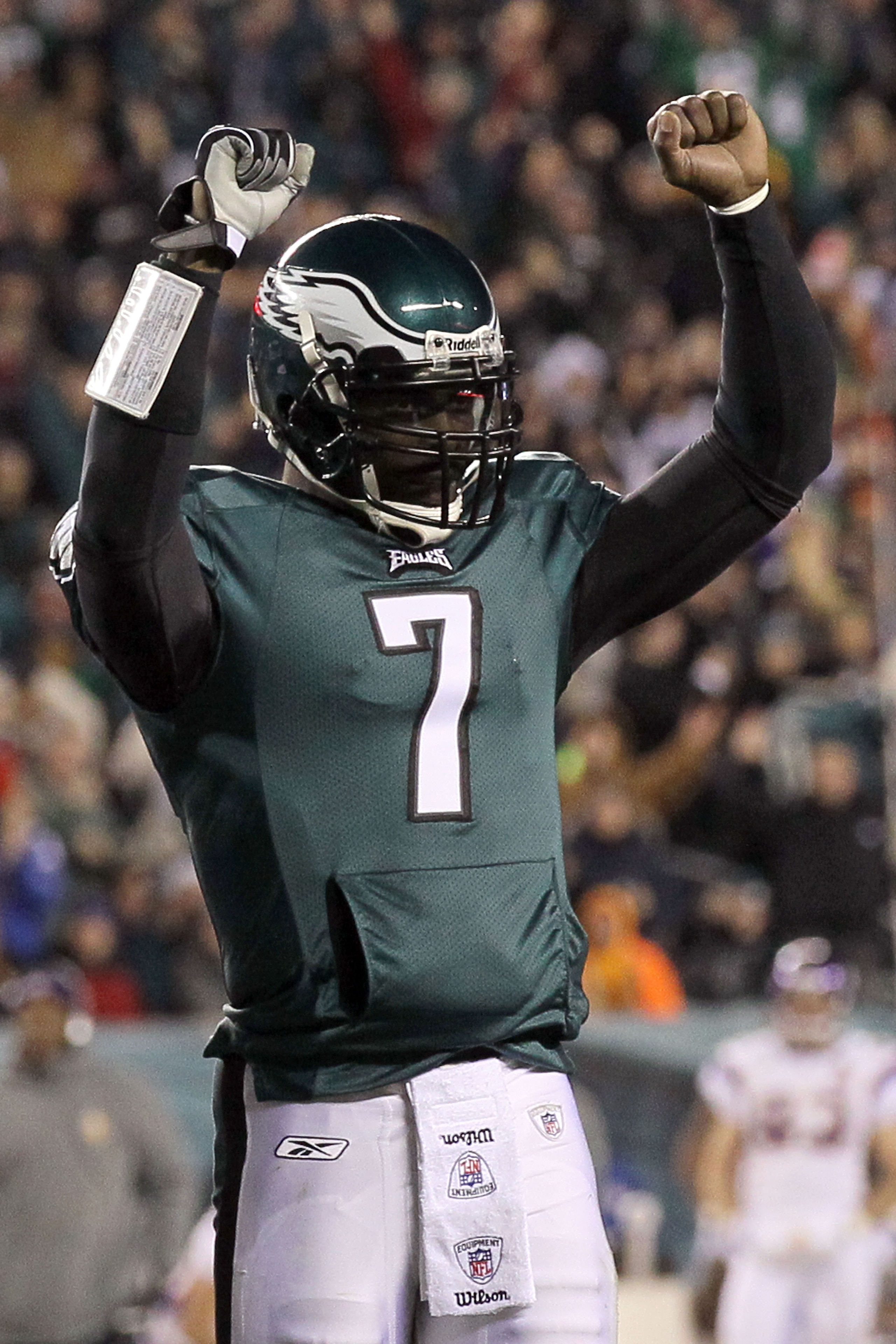 PHILADELPHIA, PA - DECEMBER 28: Michael Vick #7 of the Philadelphia Eagles celebrates after a touchdown against the Minnesota Vikings at Lincoln Financial Field on December 28, 2010 in Philadelphia, Pennsylvania. (Photo by Jim McIsaac/Getty Images)