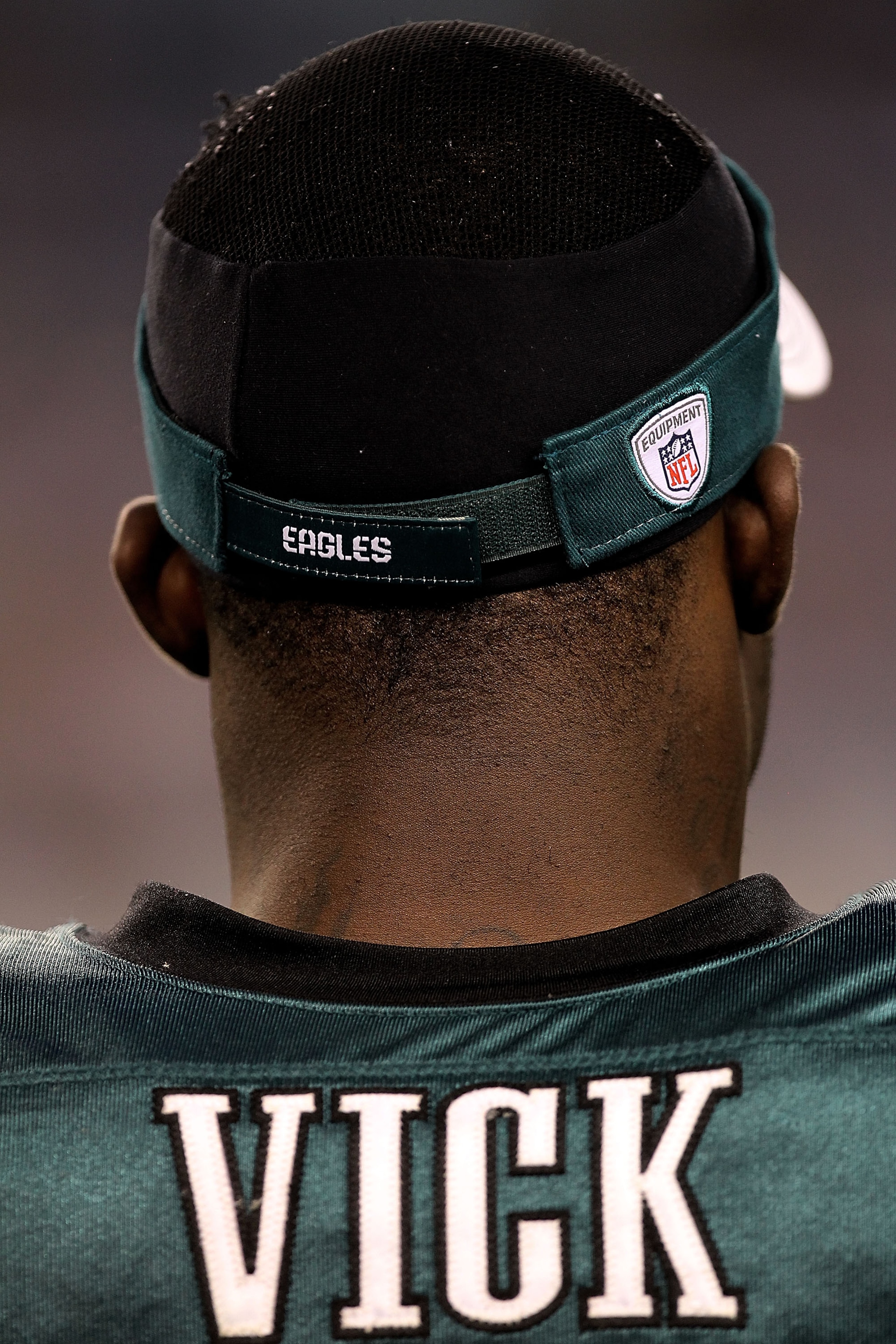 ARLINGTON, TX - DECEMBER 12:  Quarterback Michael Vick #7 of the Philadelphia Eagles on the sidelines against the Dallas Cowboys at Cowboys Stadium on December 12, 2010 in Arlington, Texas.  (Photo by Ronald Martinez/Getty Images)