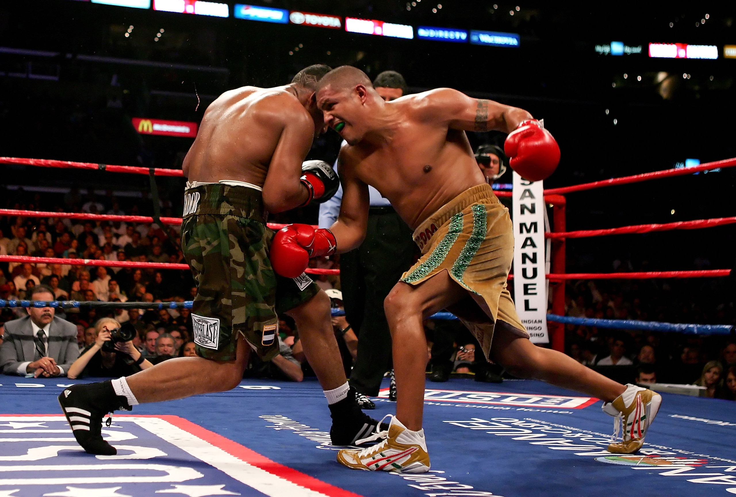 LOS ANGELES, CA - NOVEMBER 23:  Fernando Vargas and Ricardo Mayorga exchange punches during their Super Middleweight fight at Staples Center on November 23, 2007 in Los Angeles, California.  (Photo by Robert Laberge/Getty Images)