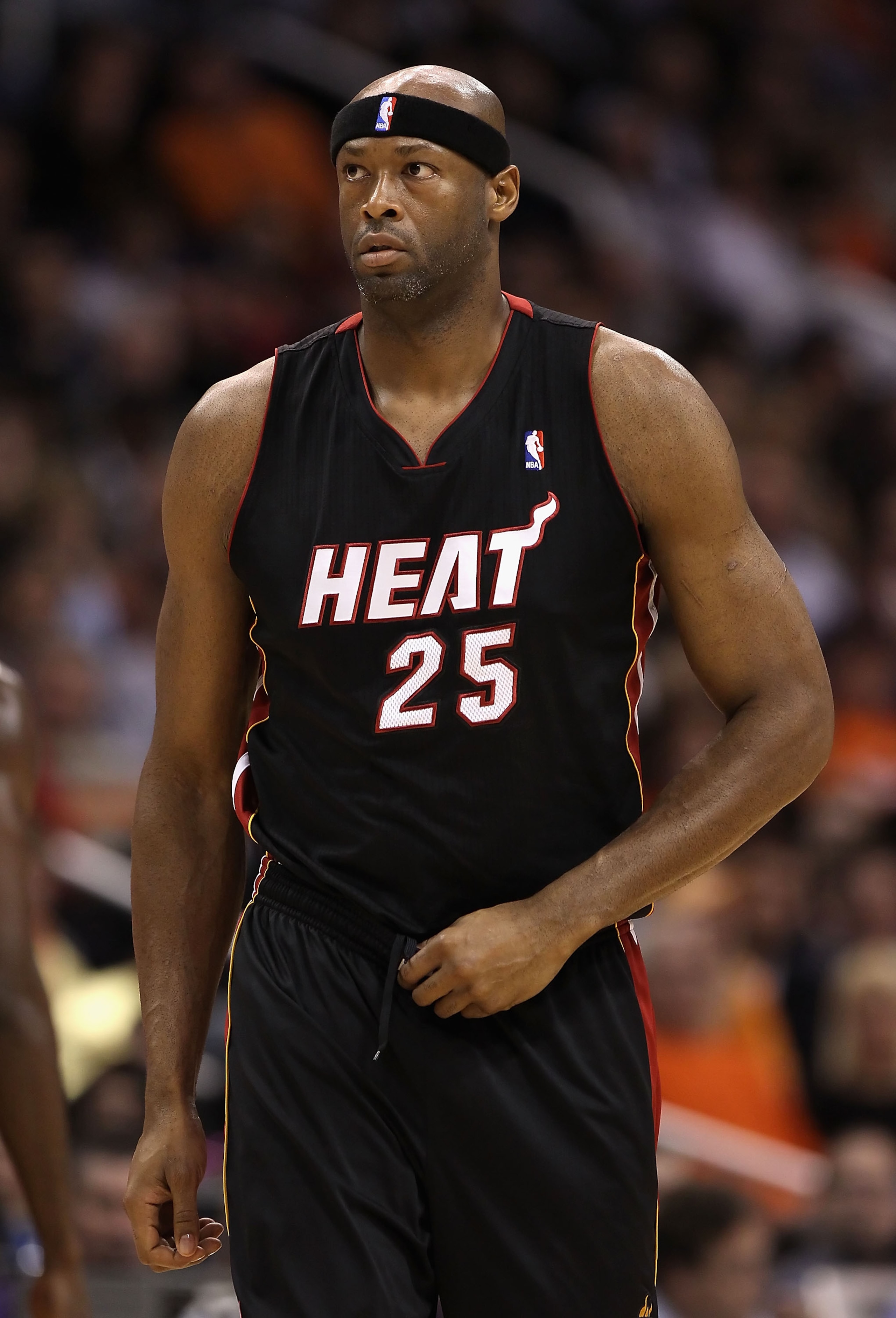 PHOENIX - DECEMBER 23: Erick Dampier #25 of the Miami Heat during the NBA game against the Phoenix Suns at US Airways Center on December 23, 2010 in Phoenix, Arizona. The Heat defeated the Suns 95-83. NOTE TO USER: User expressly acknowledges and agree PHOENIX - DECEMBER 23: Erick Dampier #25 of the Miami Heat during the NBA game against the Phoenix Suns at US Airways Center on December 23, 2010 in Phoenix, Arizona. The Heat defeated the Suns 95-83. NOTE TO USER: User expressly acknowledges and agree
