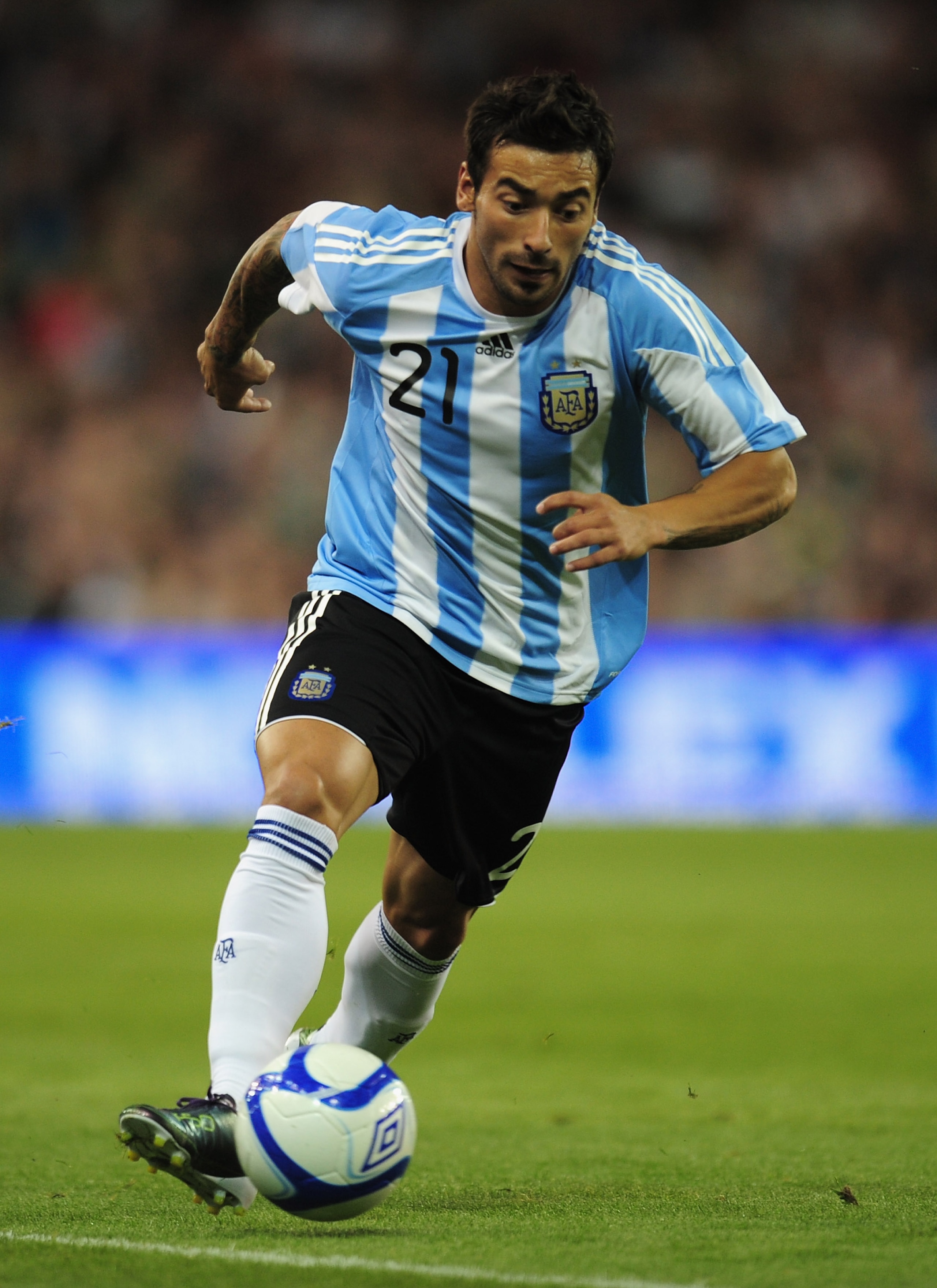DUBLIN, IRELAND - AUGUST 11:  Ezequiel Lavezzi of Argentina in action during the International Friendly match between Republic of Ireland and Argentina at the Aviva Stadium on August 11, 2010 in Dublin, Ireland.  (Photo by Shaun Botterill/Getty Images)