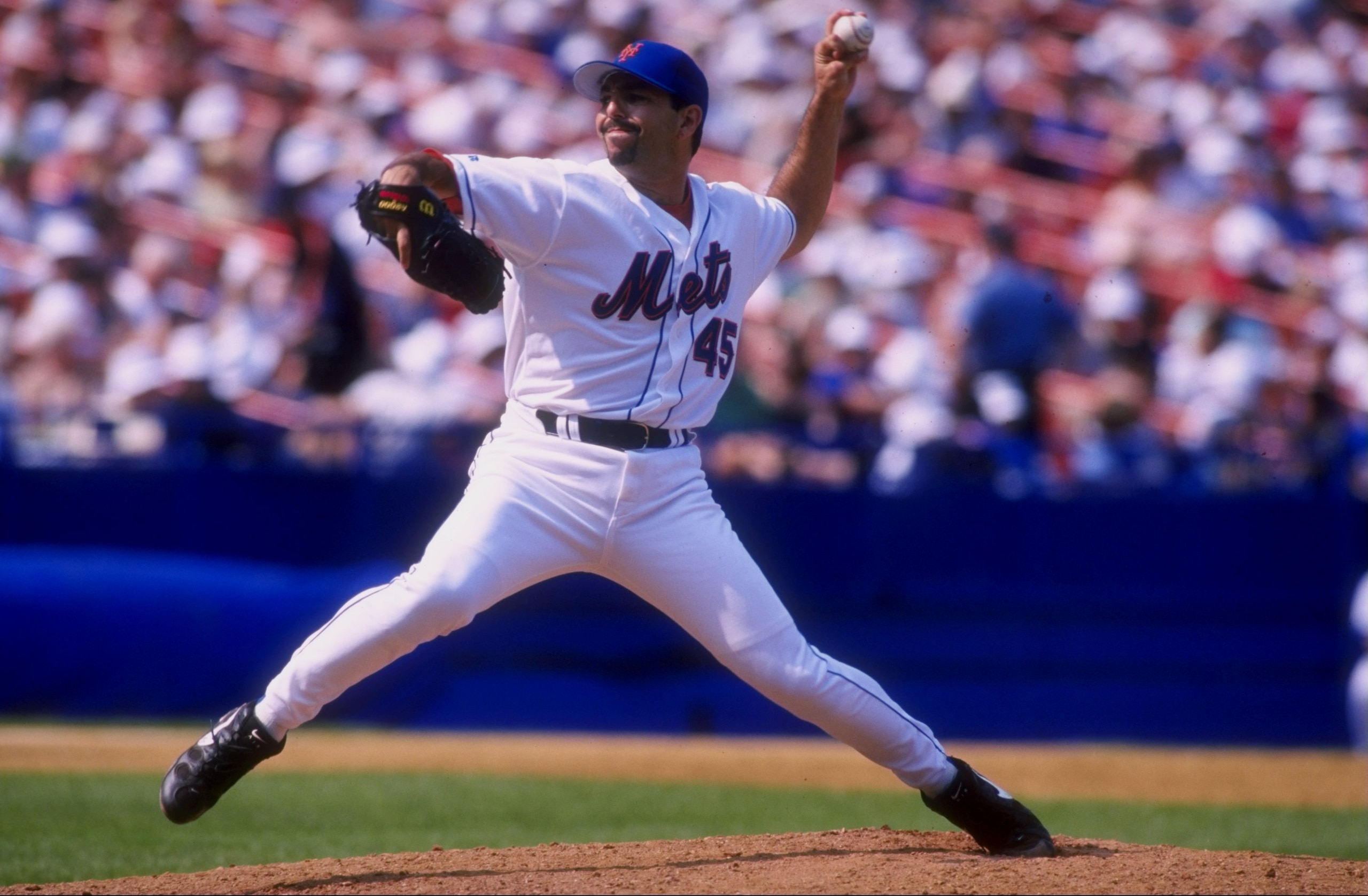 21 Jun 1998:  Pitcher John Franco #45 of the New York Mets in action during a game against the Florida Marlins at Shea Stadium in Flushing, New York. The Mets defeated the Marlins 3-2. Mandatory Credit: Al Bello  /Allsport