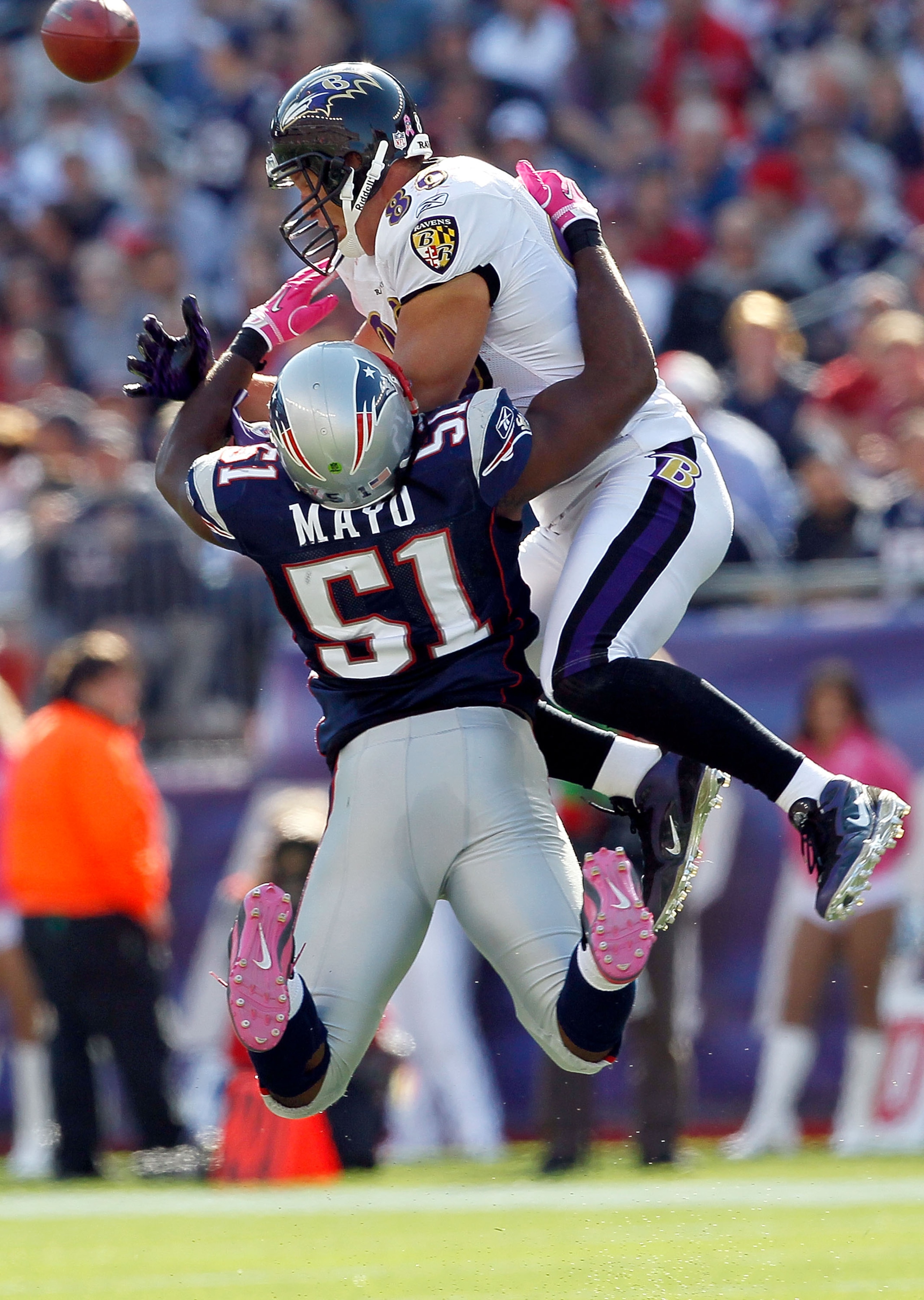 FOXBORO, MA - OCTOBER 17:  Jerod Mayo #51 of the New England Patriots collides with Todd Heap #86 of the Baltimore Ravens at Gillette Stadium on October 17, 2010 in Foxboro, Massachusetts. (Photo by Jim Rogash/Getty Images)