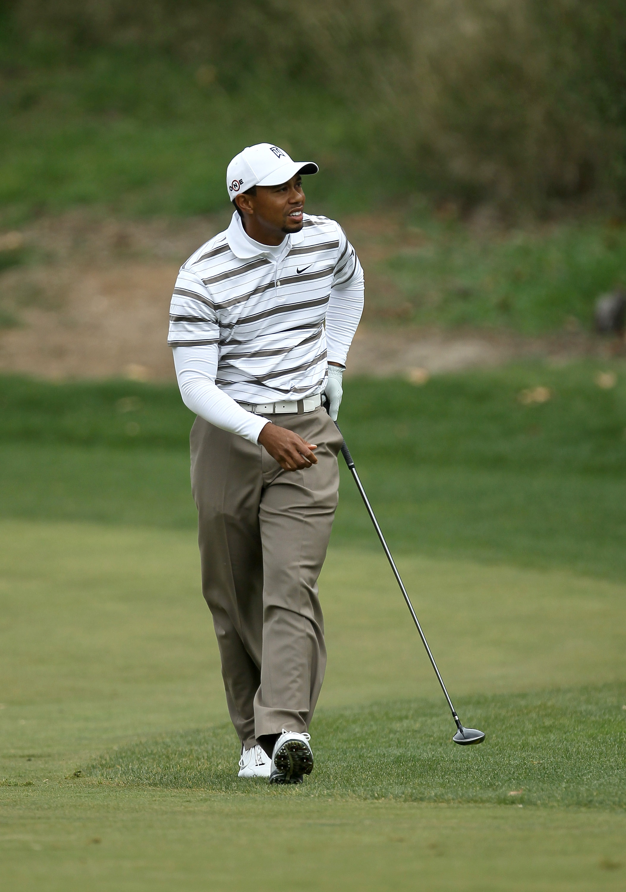 THOUSAND OAKS, CA - DECEMBER 04:  Tiger Woods watches his second shot on the fifth hole during round three of the Chevron World Challenge at Sherwood Country Club on December 4, 2010 in Thousand Oaks, California.  (Photo by Stephen Dunn/Getty Images)