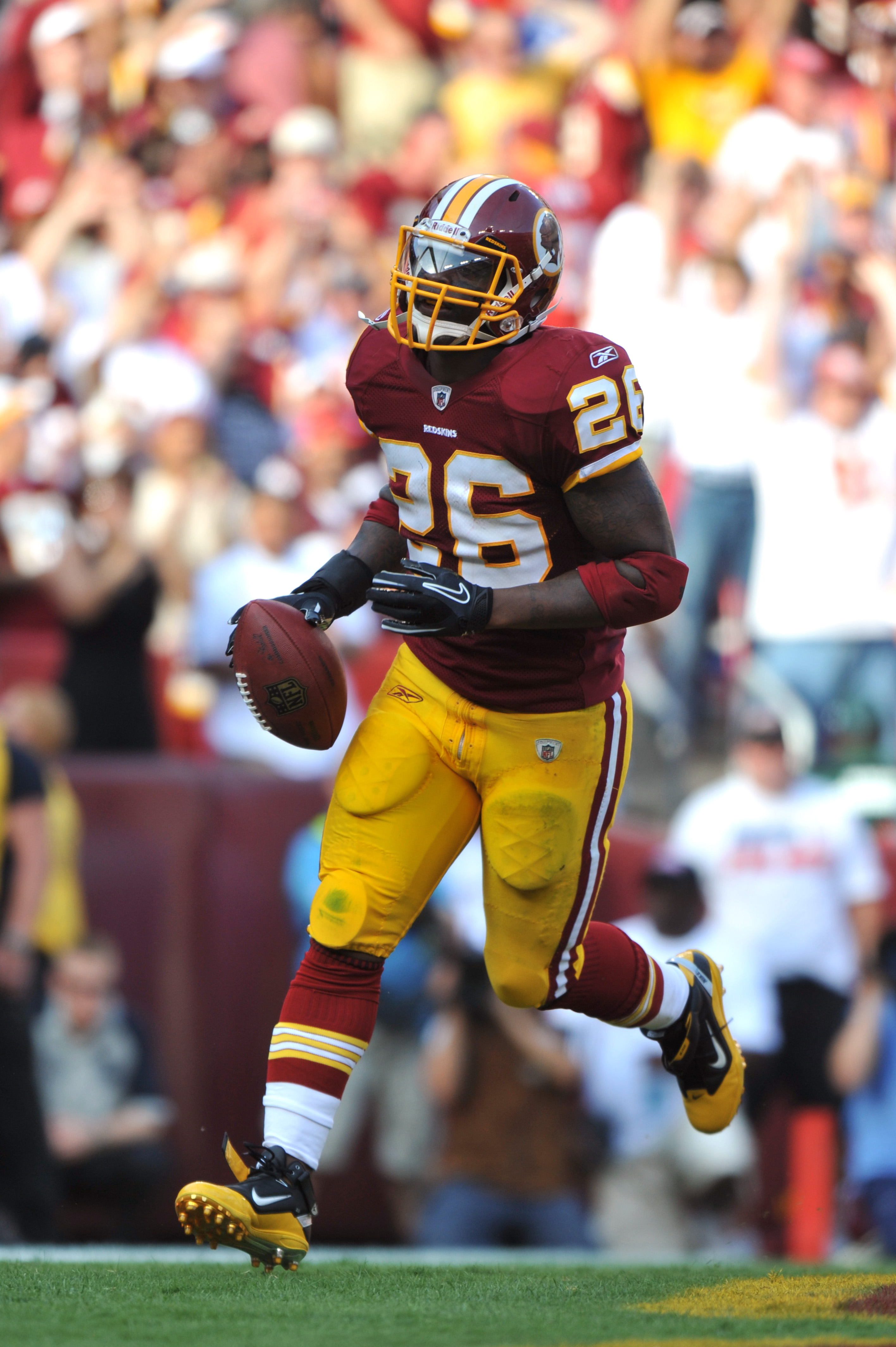 Washington Redskins running back Clinton Portis rambles 64 yards for a  touchdown on his first play as a Redskin in the first quarter of their game  against the Tampa Bay Buccaneers in