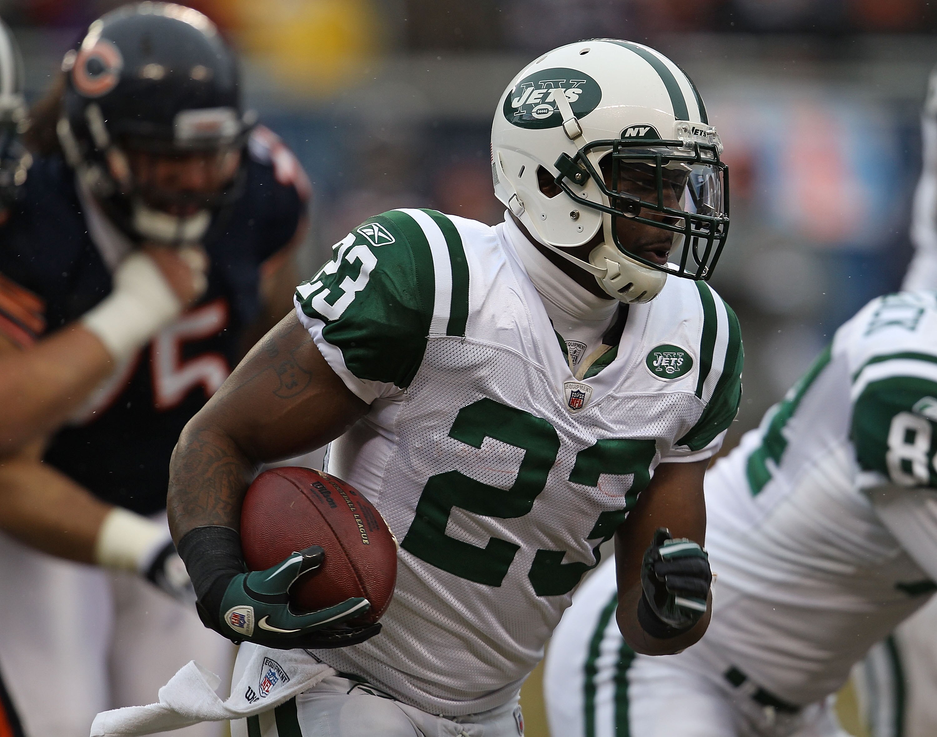 CHICAGO, IL - DECEMBER 26: Shonn Greene #23 of the New York Jets runs against the Chicago Bears at Soldier Field on December 26, 2010 in Chicago, Illinois. The Bears defeated the Jets 38-34. (Photo by Jonathan Daniel/Getty Images)