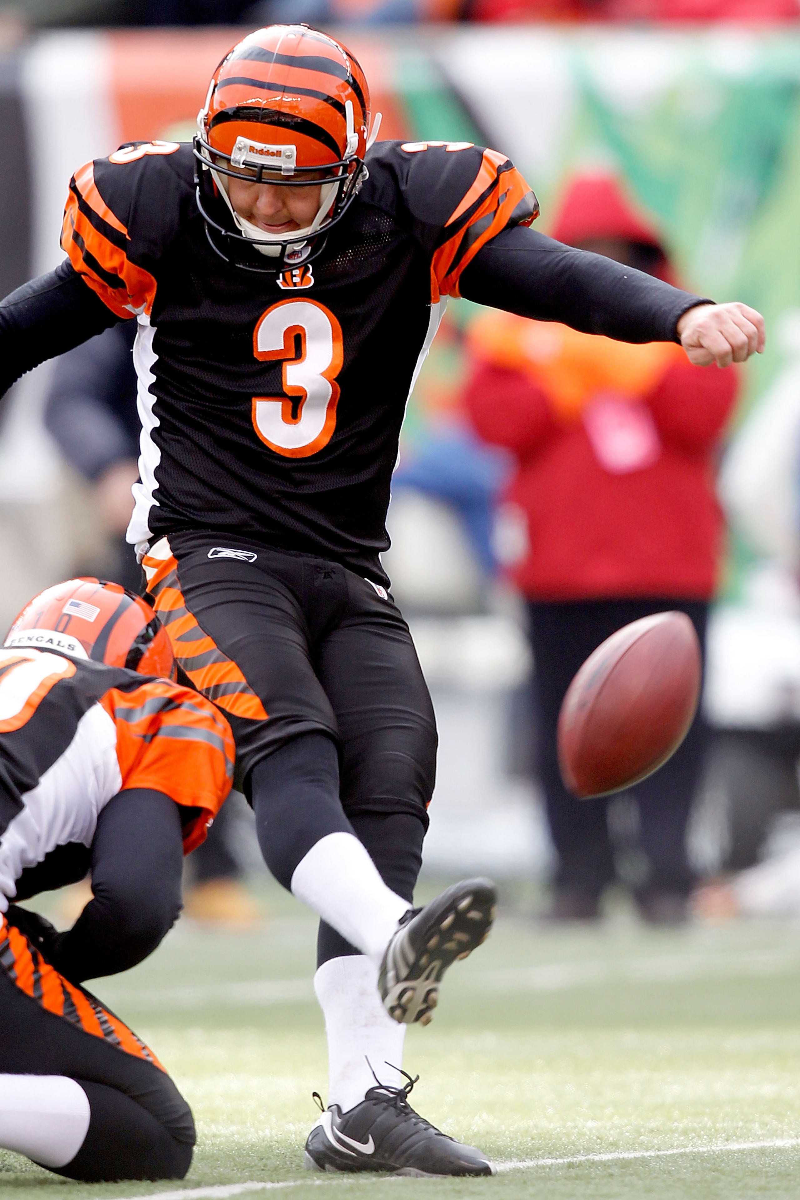 CINCINNATI, OH - DECEMBER 19: Clint Stitser #3 of the Cincinnati Bengals kicks a field goal against the Cleveland Browns at Paul Brown Stadium on December 19, 2010 in Cincinnati, Ohio.  (Photo by Matthew Stockman/Getty Images)