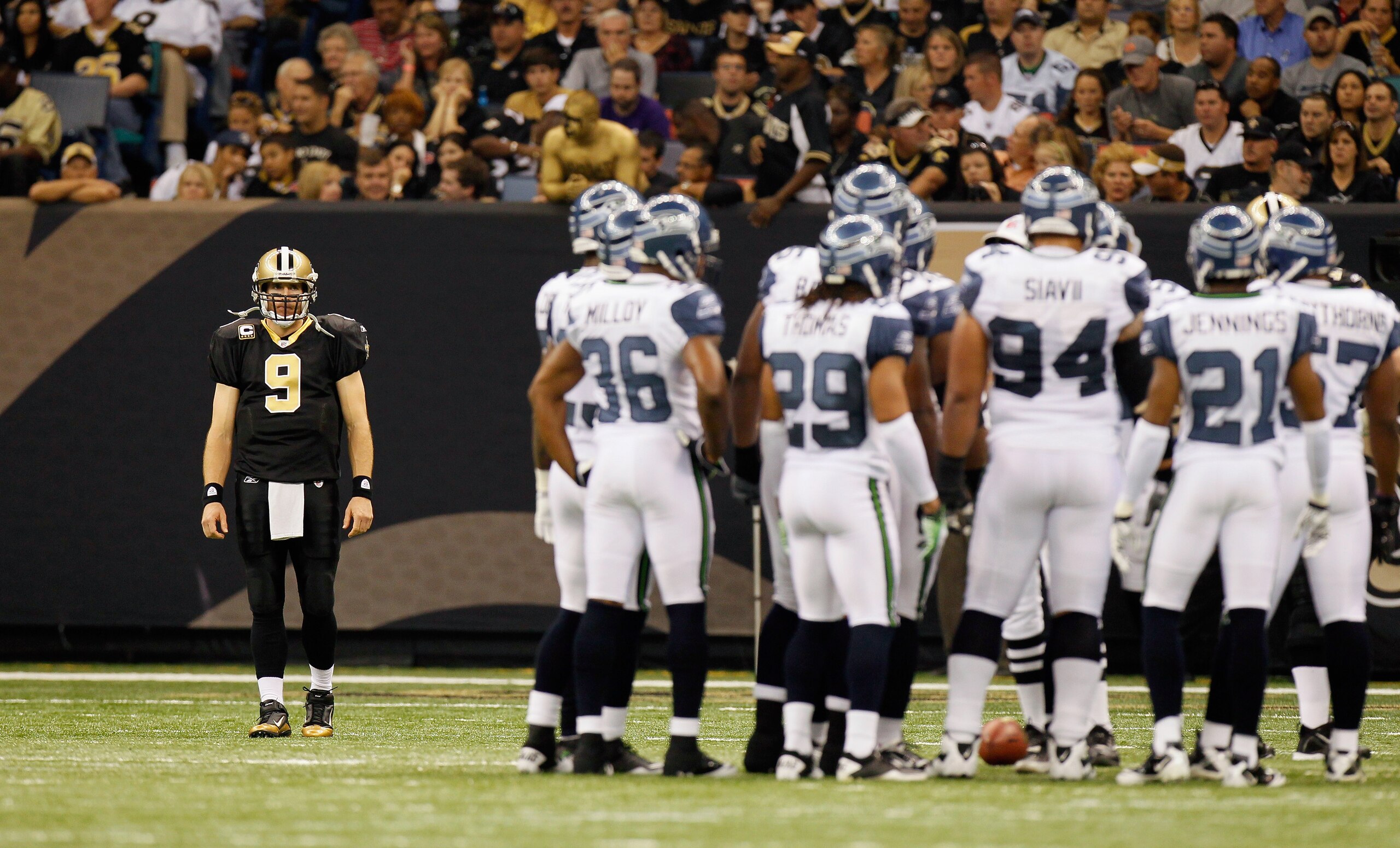NEW ORLEANS - NOVEMBER 21:  Quarterback Drew Brees #9 of the New Orleans Saints against the Seattle Seahawks at Louisiana Superdome on November 21, 2010 in New Orleans, Louisiana.  (Photo by Kevin C. Cox/Getty Images)