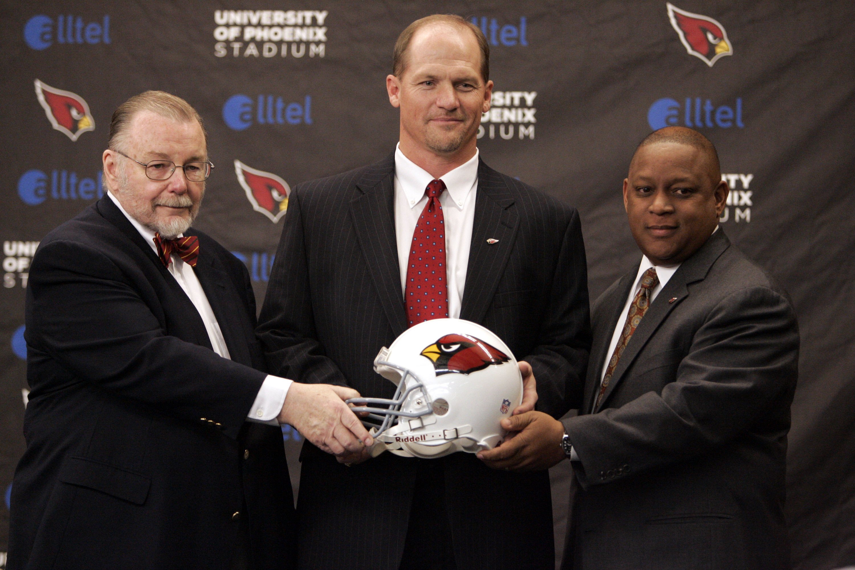 Emmitt Smith, left, and Arizona Cardinals President William V. News  Photo - Getty Images