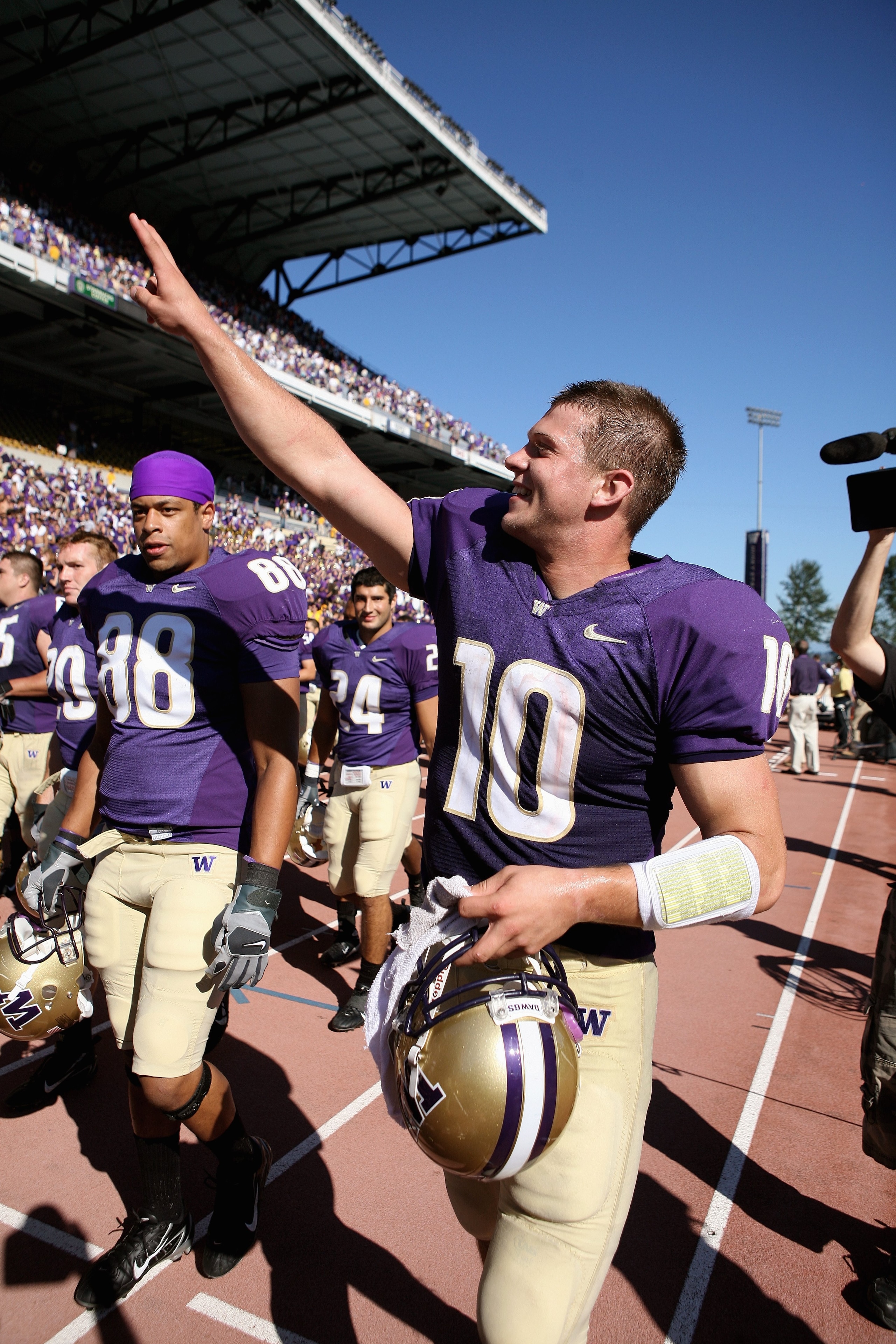 SEATTLE - SEPTEMBER 8:  Jake Locker #10 of the Washington Huskies waves to the fans during the game against the Boise State Broncos at Husky Stadium on September 8, 2007 in Seattle, Washington. Washington won 24-10. (Photo by Otto Greule Jr/Getty Images)