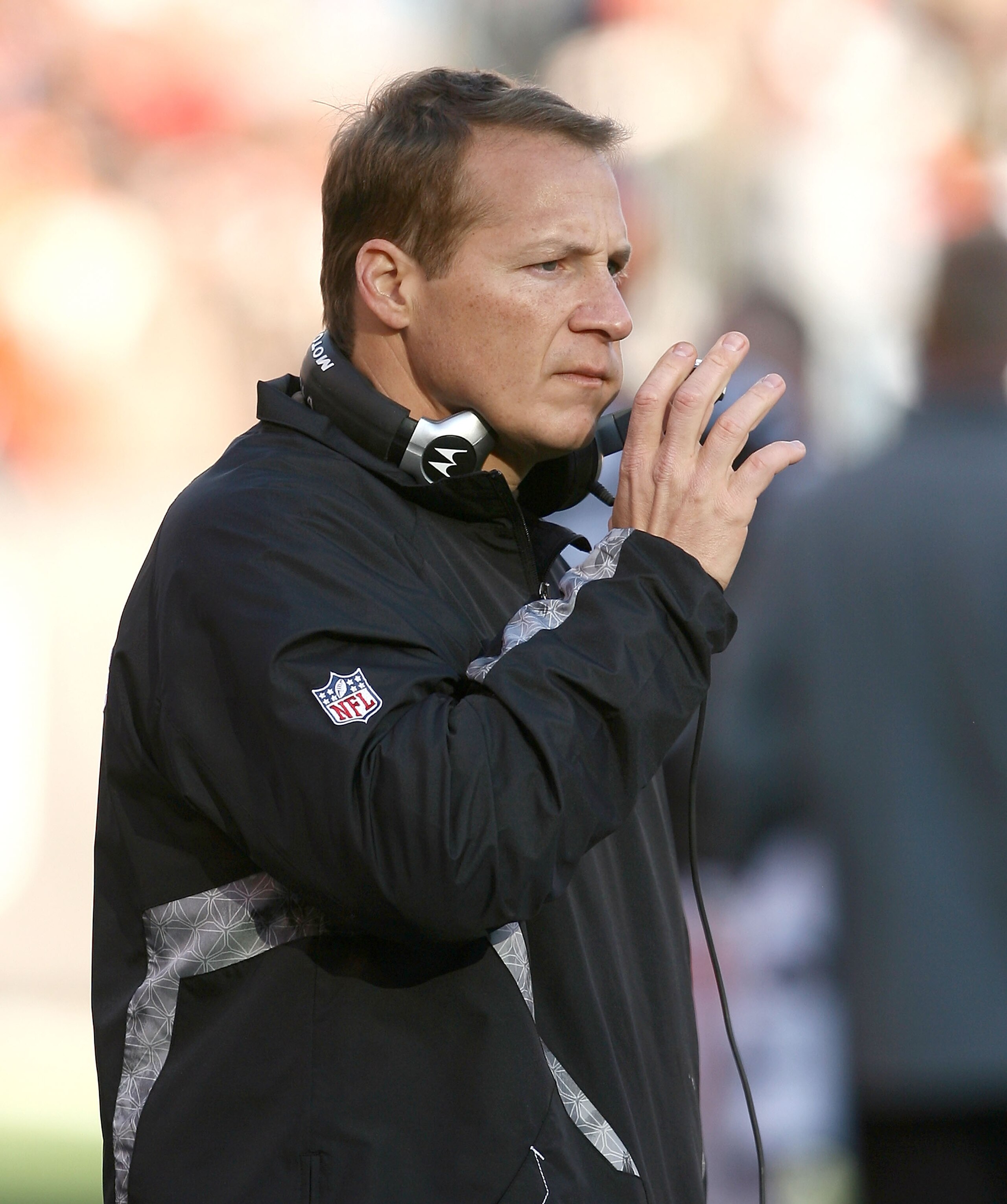 CLEVELAND - NOVEMBER 07:  Head coach Eric Mangini of the Cleveland Browns coaches his team against the New England Patriots at Cleveland Browns Stadium on November 7, 2010 in Cleveland, Ohio.  (Photo by Matt Sullivan/Getty Images)