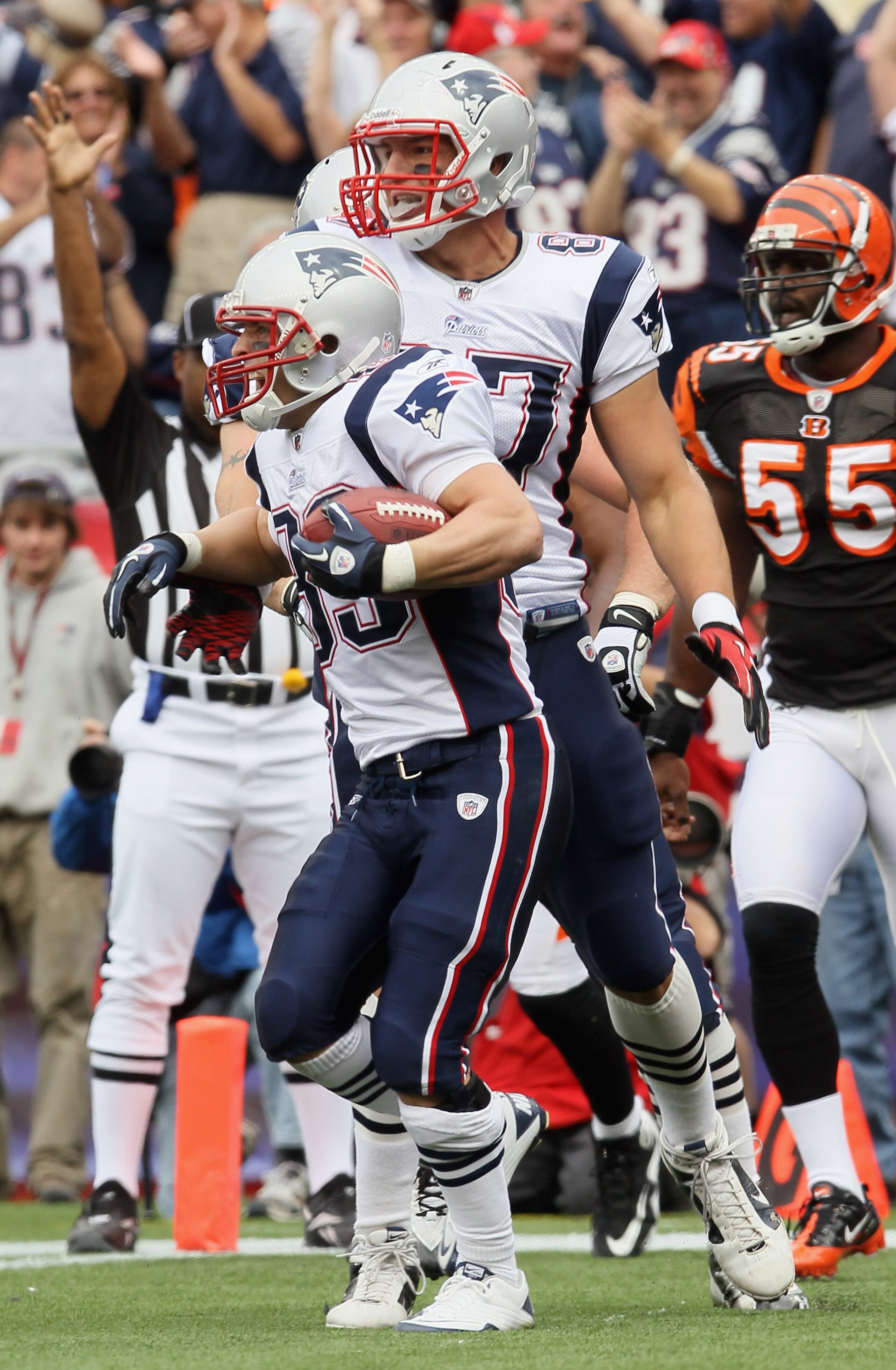 FOXBORO, MA - SEPTEMBER 12:  Wes Welker #83 of the New England Patriots celebrates his touchdown with teammate Rob Gronkowski #87 in the first quarter against the Cincinnati Bengals during the NFL season opener on September 12, 2010 at Gillette Stadium in