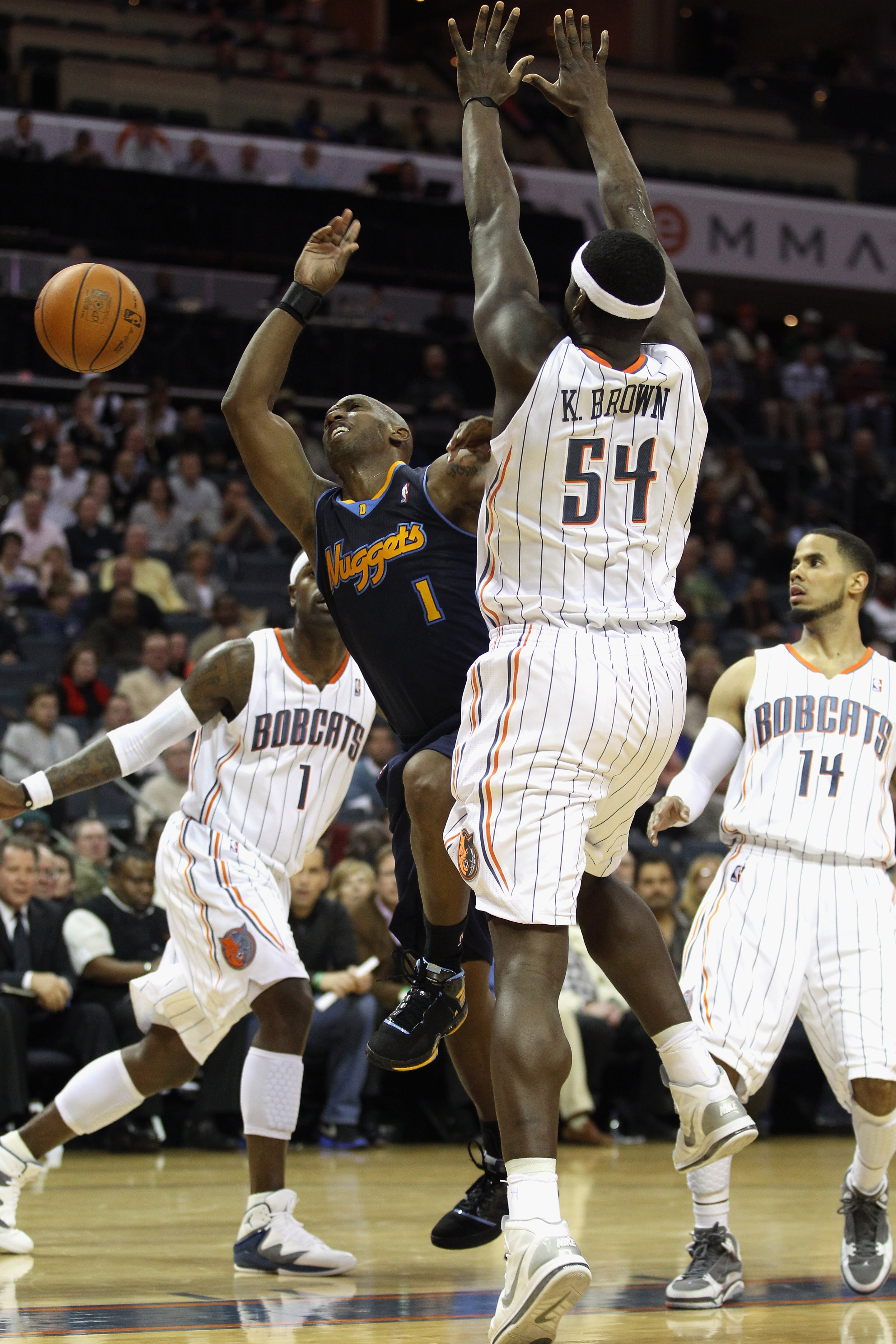 Kwame Brown signs with NBA's Bobcats 