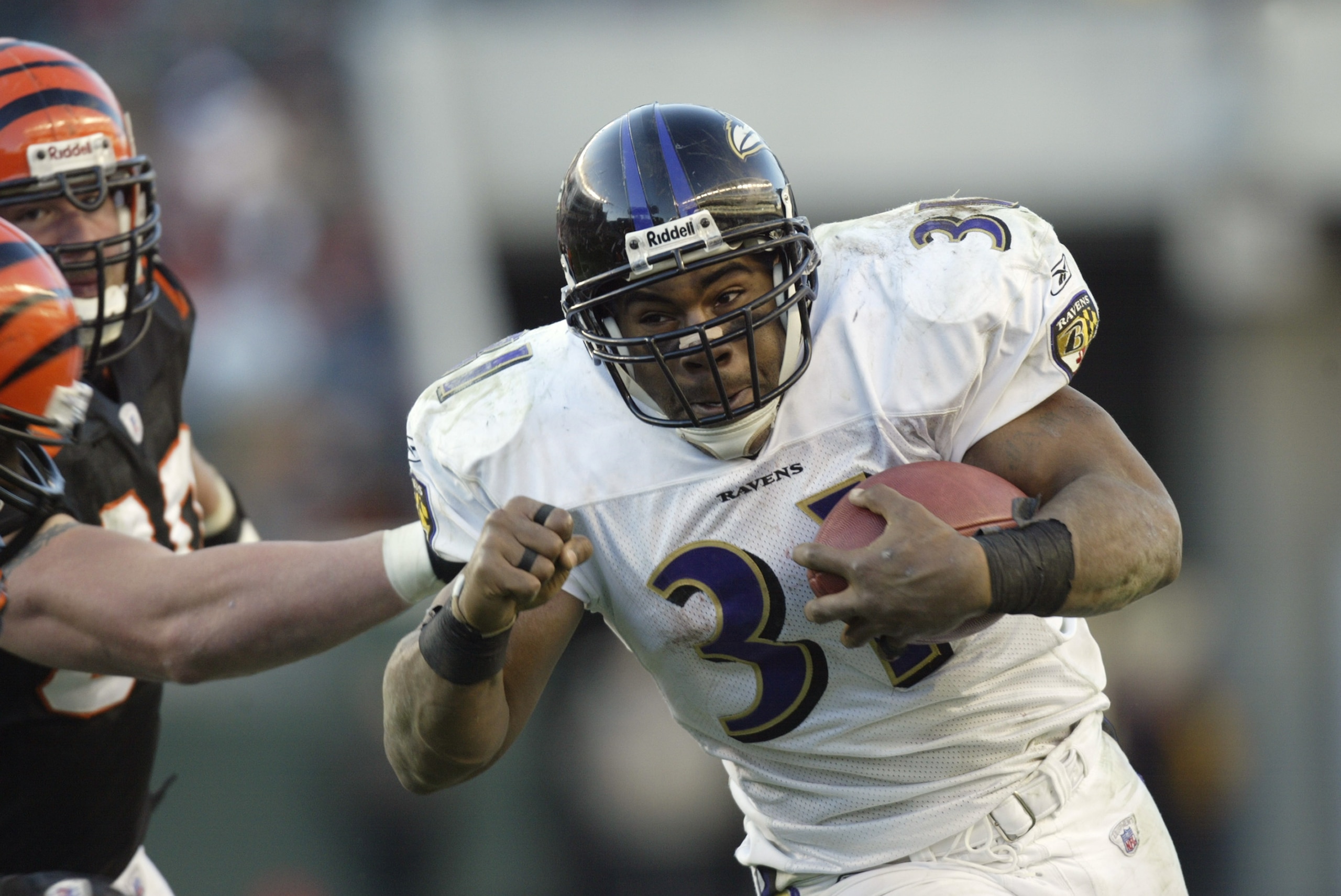 CINCINNATI, OH - DECEMBER 1:  Jamal Lewis #31 of the Baltimore Ravens carries the ball during the NFL game against the Cincinnati Bengals on December 1, 2002 at Paul Brown Stadium in Cincinnati, Ohio. The Ravens won 27 -23.   (Photo by Craig Jones/Getty I