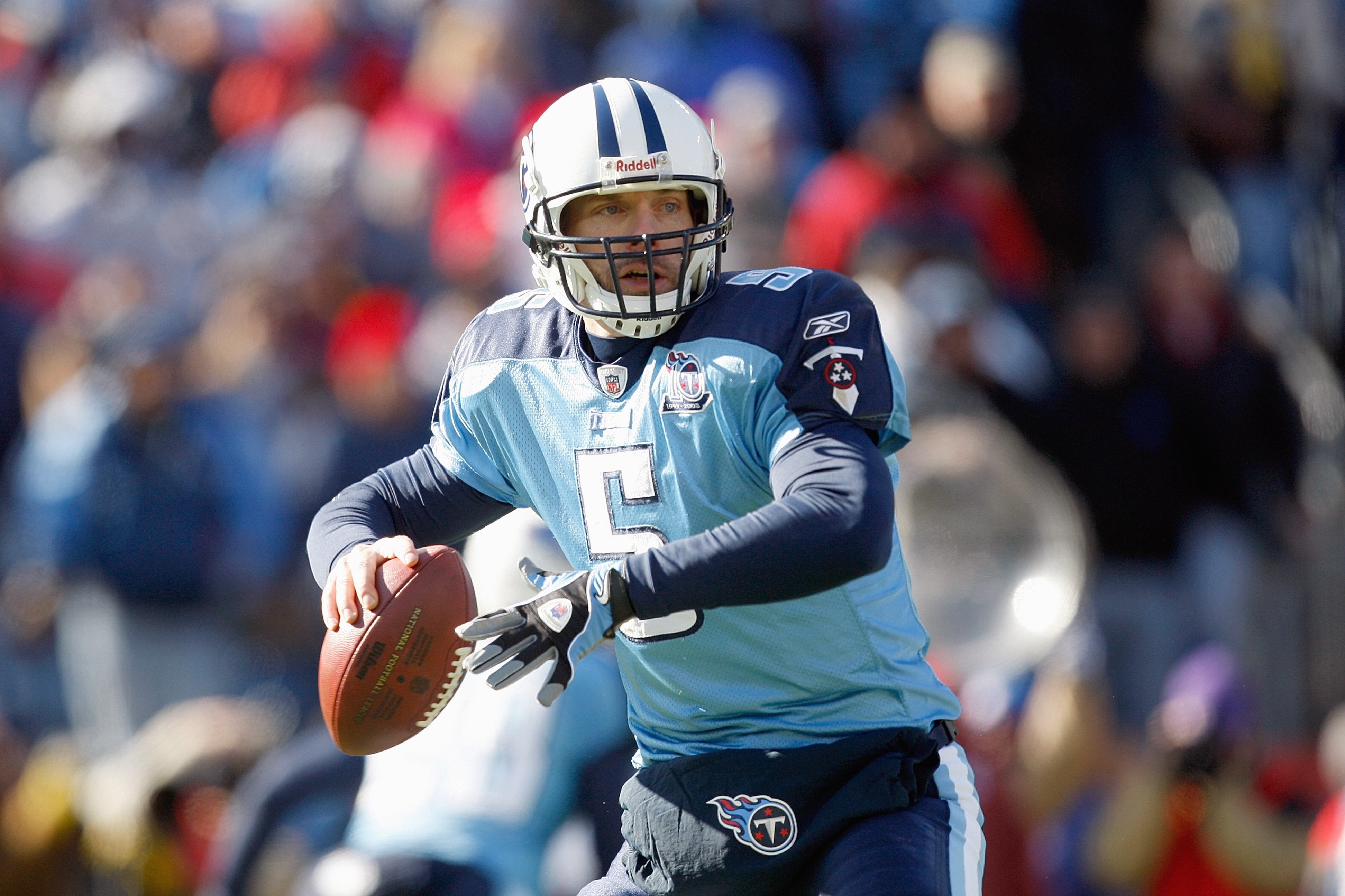 NASHVILLE,TN - DECEMBER 21:  Quarterback Kerry Collins #5 of the Tennessee Titans looks to pass the ball downfield during the game against the Pittsburgh Steelers on December 21, 2008 at LP Field in Nashville, Tennessee. (Photo by: Streeter Lecka/Getty Im