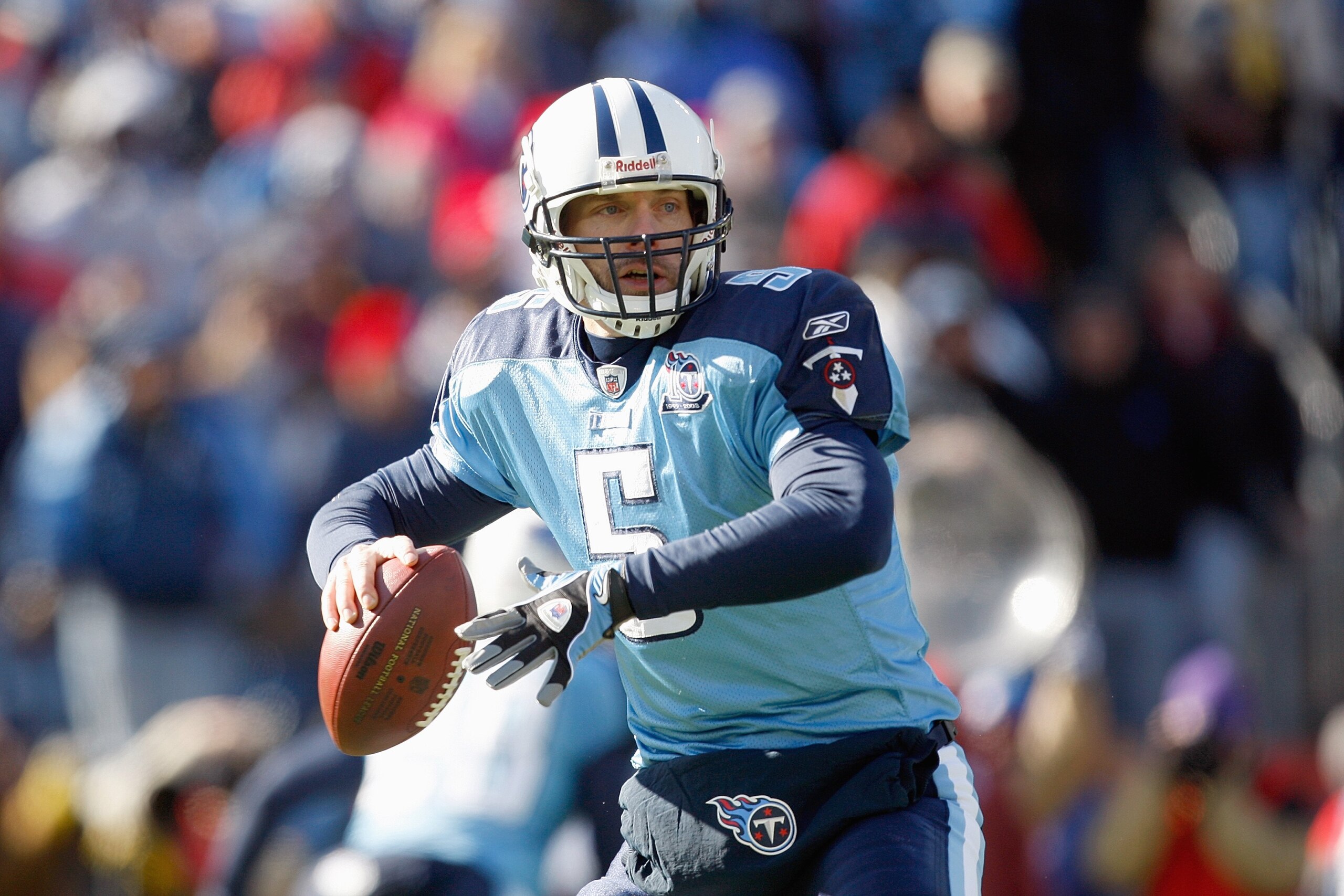 NASHVILLE,TN - DECEMBER 21:  Quarterback Kerry Collins #5 of the Tennessee Titans looks to pass the ball downfield during the game against the Pittsburgh Steelers on December 21, 2008 at LP Field in Nashville, Tennessee. (Photo by: Streeter Lecka/Getty Im