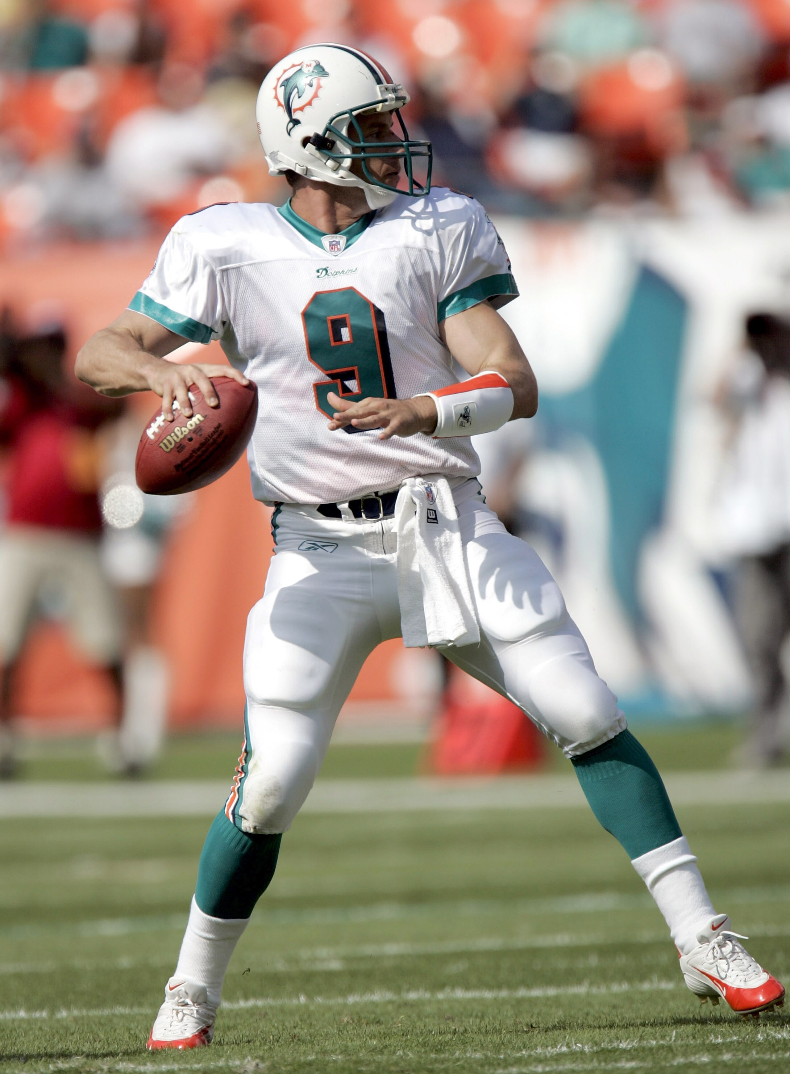 MIAMI - NOVEMBER 7:  Quarterback Jay Fiedler #9 of the Miami Dolphins looks for an open man down field against the Arizona Cardinals at Pro Player Stadium on November 7, 2004 in Miami, Florida. (Photo by Eliot J. Schechter/Getty Images)