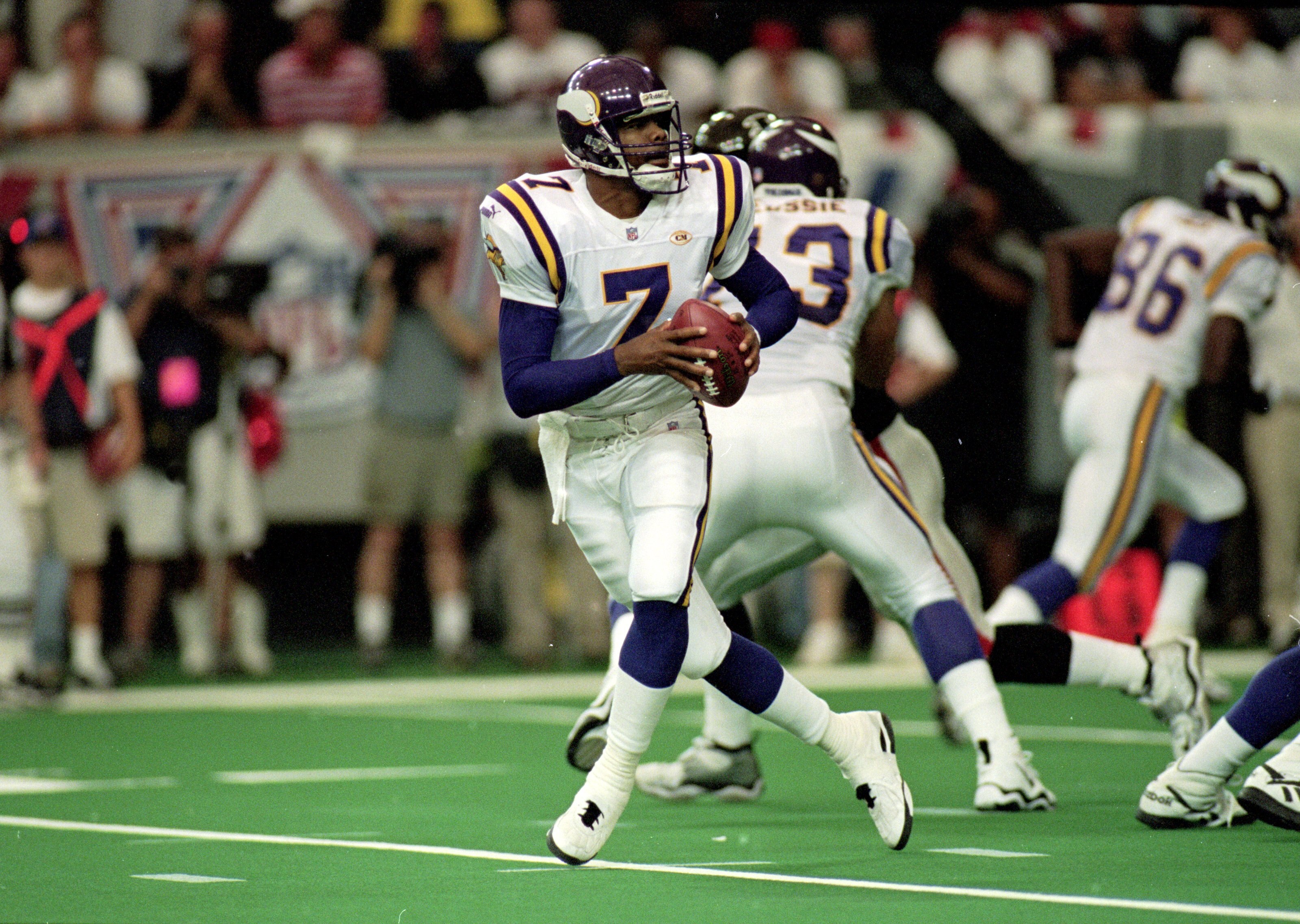 12 Sep 1999: Randall Cunningham #7 of the Minnesota Vikings moves back to pass the ball during the game against the Atlanta Falcons at the Georgia Dome in Atlanta, Georgia. The Vikings defeated the Falcons 17-14. Mandatory Credit: Eliot J. Schechter  /All