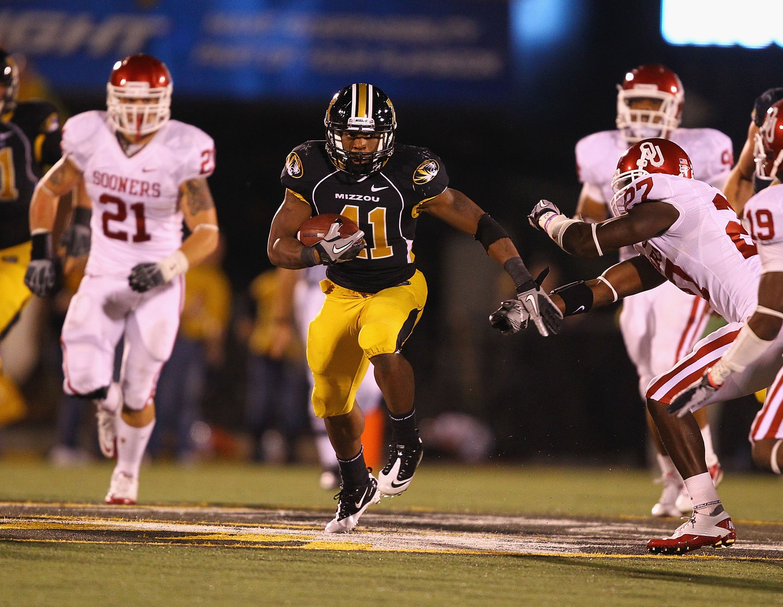 COLUMBIA, MO - OCTOBER 23: Henry Josey #41 of the Missouri Tigers in action against the Oklahoma Sooners at Faurot Field/Memorial Stadium on October 23, 2010 in Columbia, Missouri.  The Tigers beat the Sooners 36-27.  (Photo by Dilip Vishwanat/Getty Image