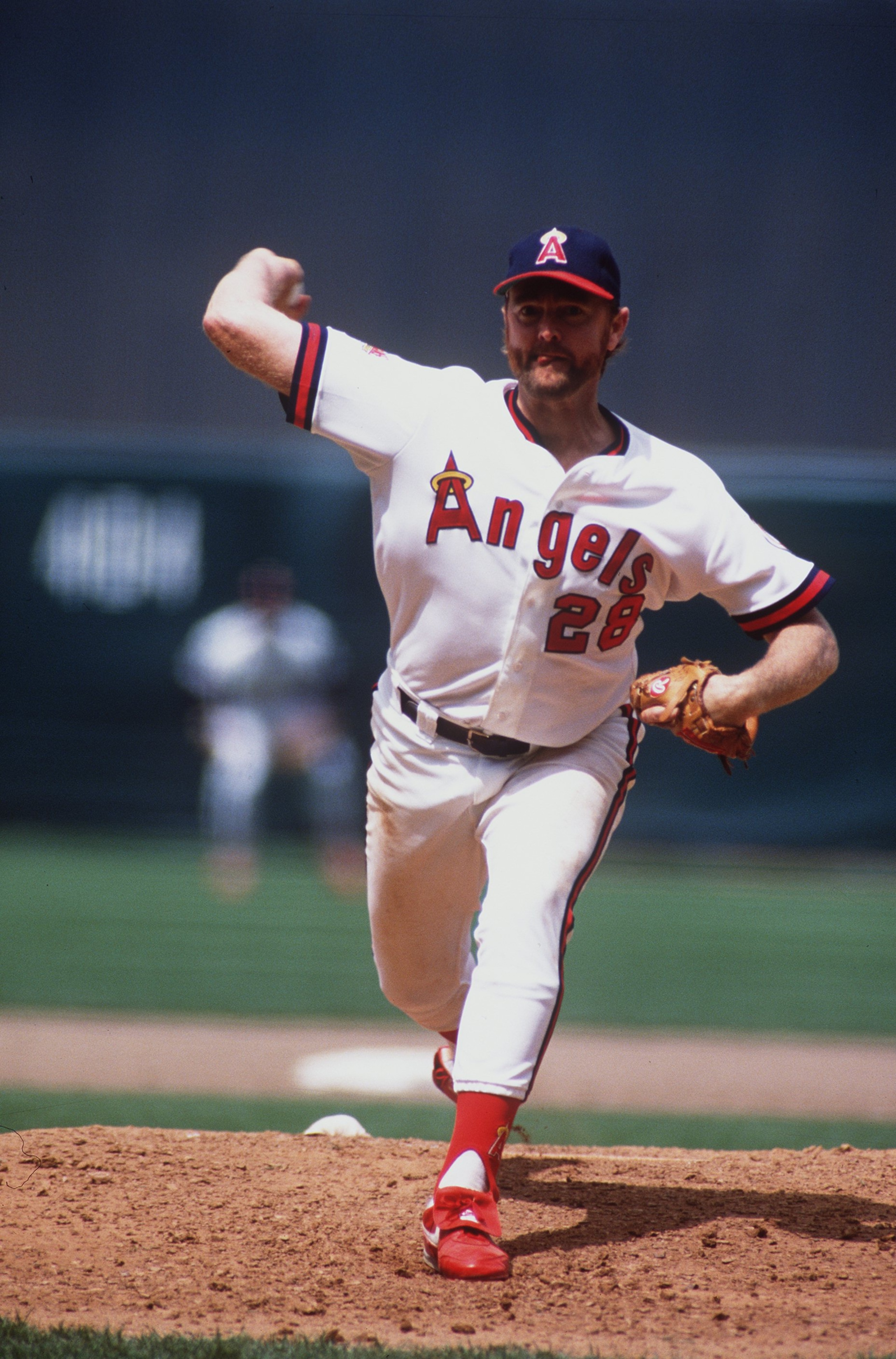 CALIFORNIA ANGELS PITCHER BERT BLYLEVEN WINDS UP TO PITCH DURING THE ANGELS GAME AT ANAHEIM STADIUM IN ANAHEIM, CALIFORNIA.