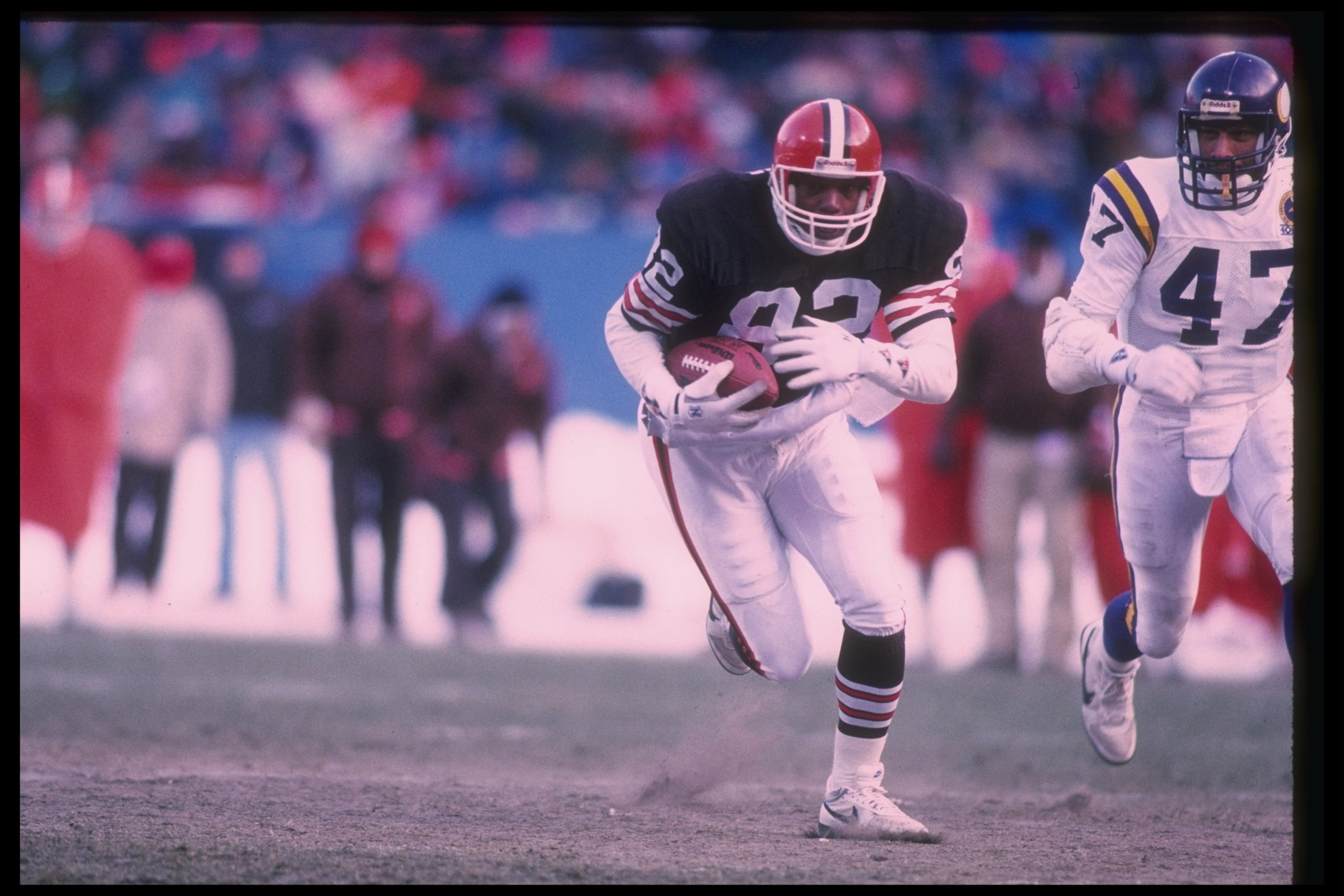 17 Dec 1989: Tight end Ozzie Newsome of the Cleveland Browns runs with the ball as a Minnesota Vikings player chases him during a game at Cleveland Stadium in Cleveland, Ohio. The Browns won the game, 23-17. Mandatory Credit: Rick Stewart /Allsport 17 Dec 1989: Tight end Ozzie Newsome of the Cleveland Browns runs with the ball as a Minnesota Vikings player chases him during a game at Cleveland Stadium in Cleveland, Ohio. The Browns won the game, 23-17. Mandatory Credit: Rick Stewart /Allsport