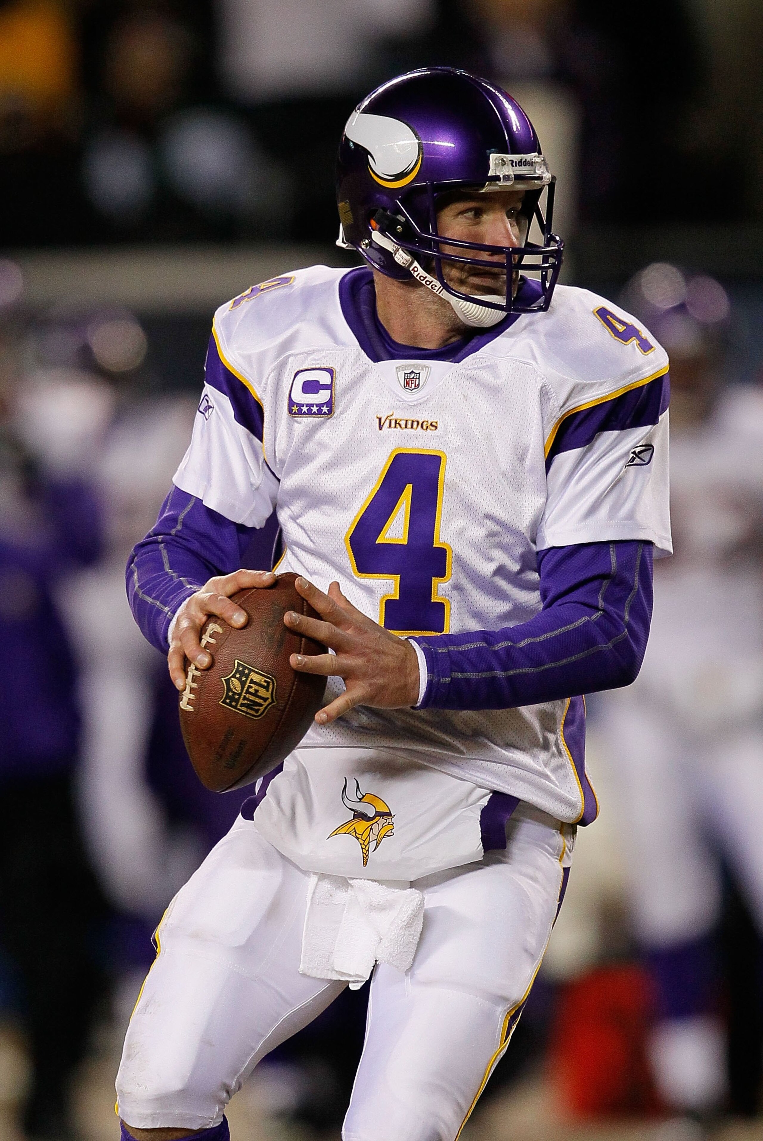 CHICAGO - DECEMBER 28: Brett Favre #4 of the Minnesota Vikings looks for a receiver against the Chicago Bears at Soldier Field on December 28, 2009 in Chicago, Illinois. The Bears defeated the Vikings 36-30 in overtime. (Photo by Jonathan Daniel/Getty Ima