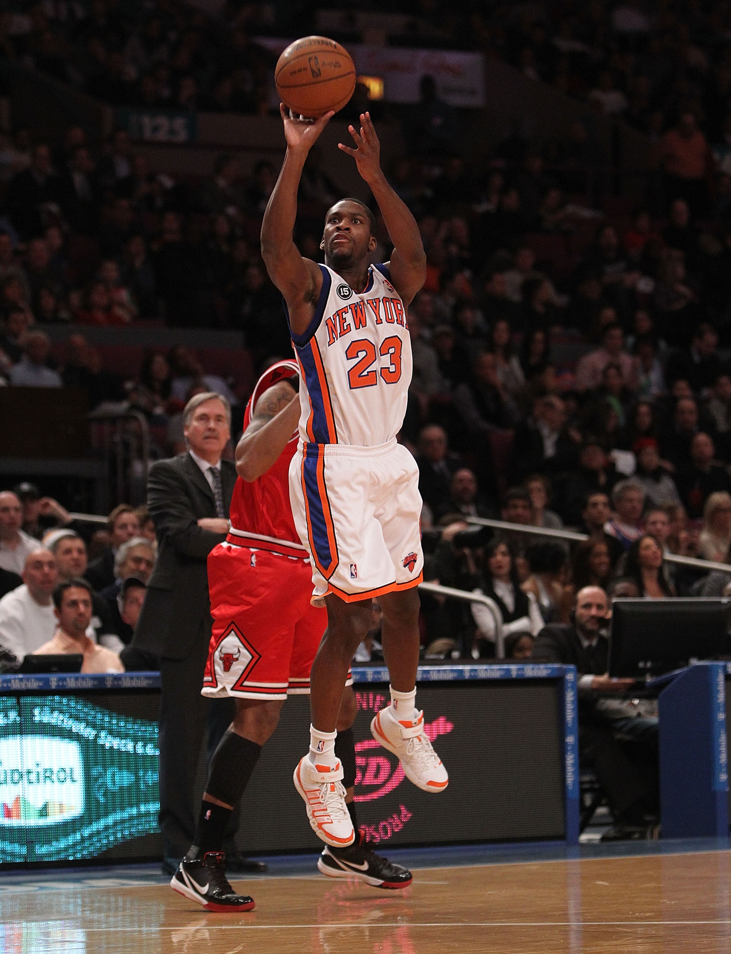 NEW YORK - FEBRUARY 17: Toney Douglas #23 of the New York Knicks shoots a three pointer on the buzzer at the end of the first quarter against the Chicago Bulls at Madison Square Garden on February 17, 2010 in New York, New York. NOTE TO USER: User expres NEW YORK - FEBRUARY 17: Toney Douglas #23 of the New York Knicks shoots a three pointer on the buzzer at the end of the first quarter against the Chicago Bulls at Madison Square Garden on February 17, 2010 in New York, New York. NOTE TO USER: User expres