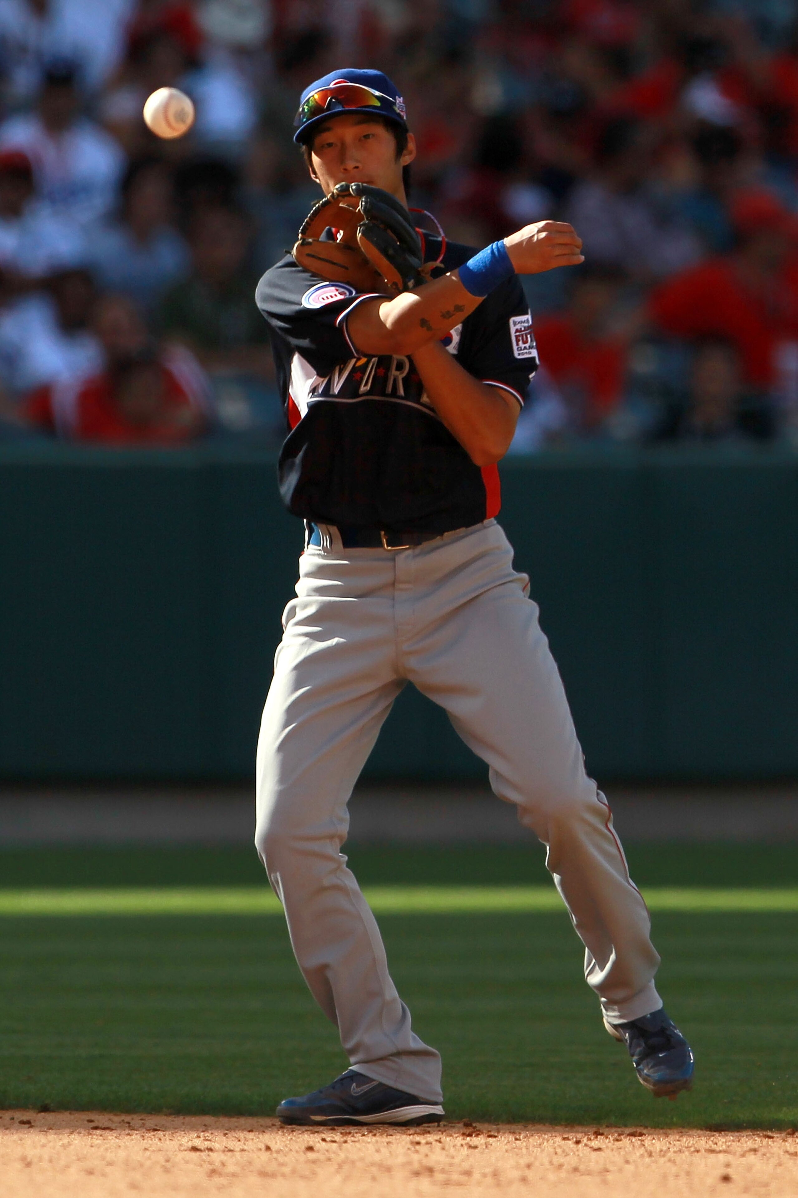 ANAHEIM, CA - JULY 11:  World Futures All-Star Hak-Ju Lee #31 of the Chicago Cubs throws the ball during the 2010 XM All-Star Futures Game at Angel Stadium of Anaheim on July 11, 2010 in Anaheim, California.  (Photo by Jeff Gross/Getty Images)