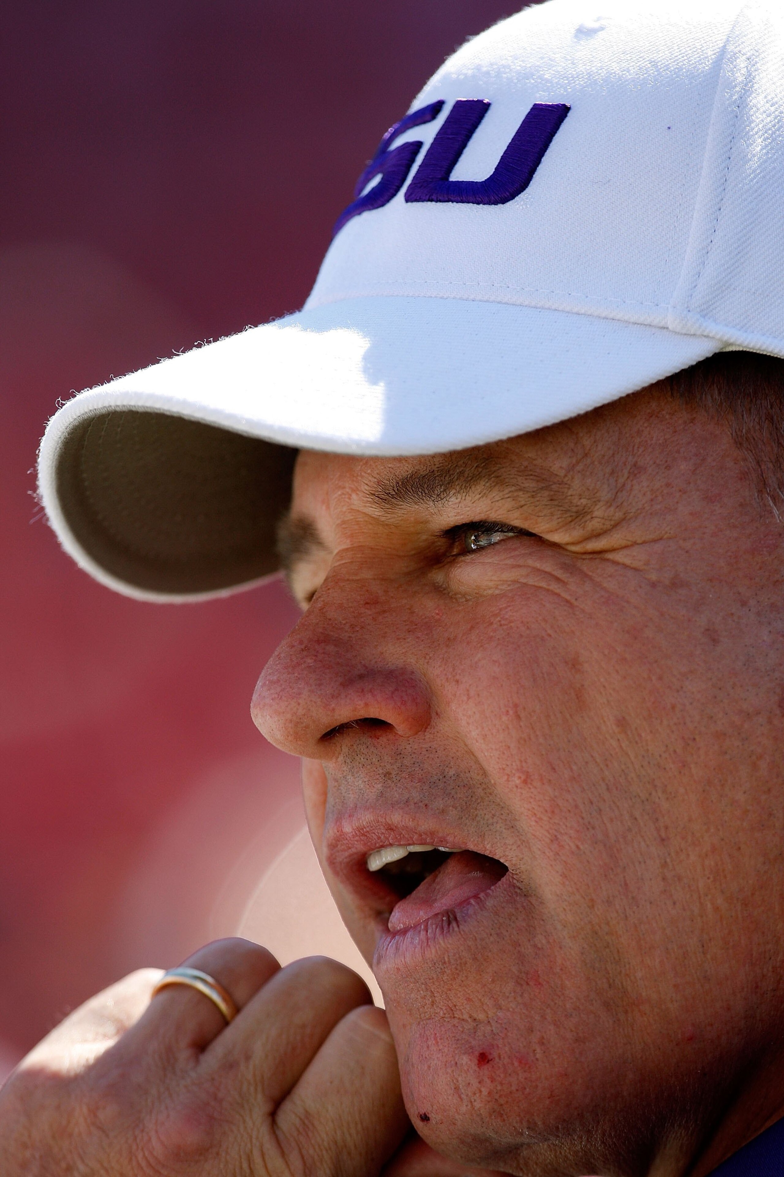 ATHENS, GA - OCTOBER 03: Head coach Les Miles of the Louisiana State University Tigers against the Georgia Bulldogs at Sanford Stadium on October 3, 2009 in Athens, Georgia. (Photo by Kevin C. Cox/Getty Images) ATHENS, GA - OCTOBER 03: Head coach Les Miles of the Louisiana State University Tigers against the Georgia Bulldogs at Sanford Stadium on October 3, 2009 in Athens, Georgia. (Photo by Kevin C. Cox/Getty Images)