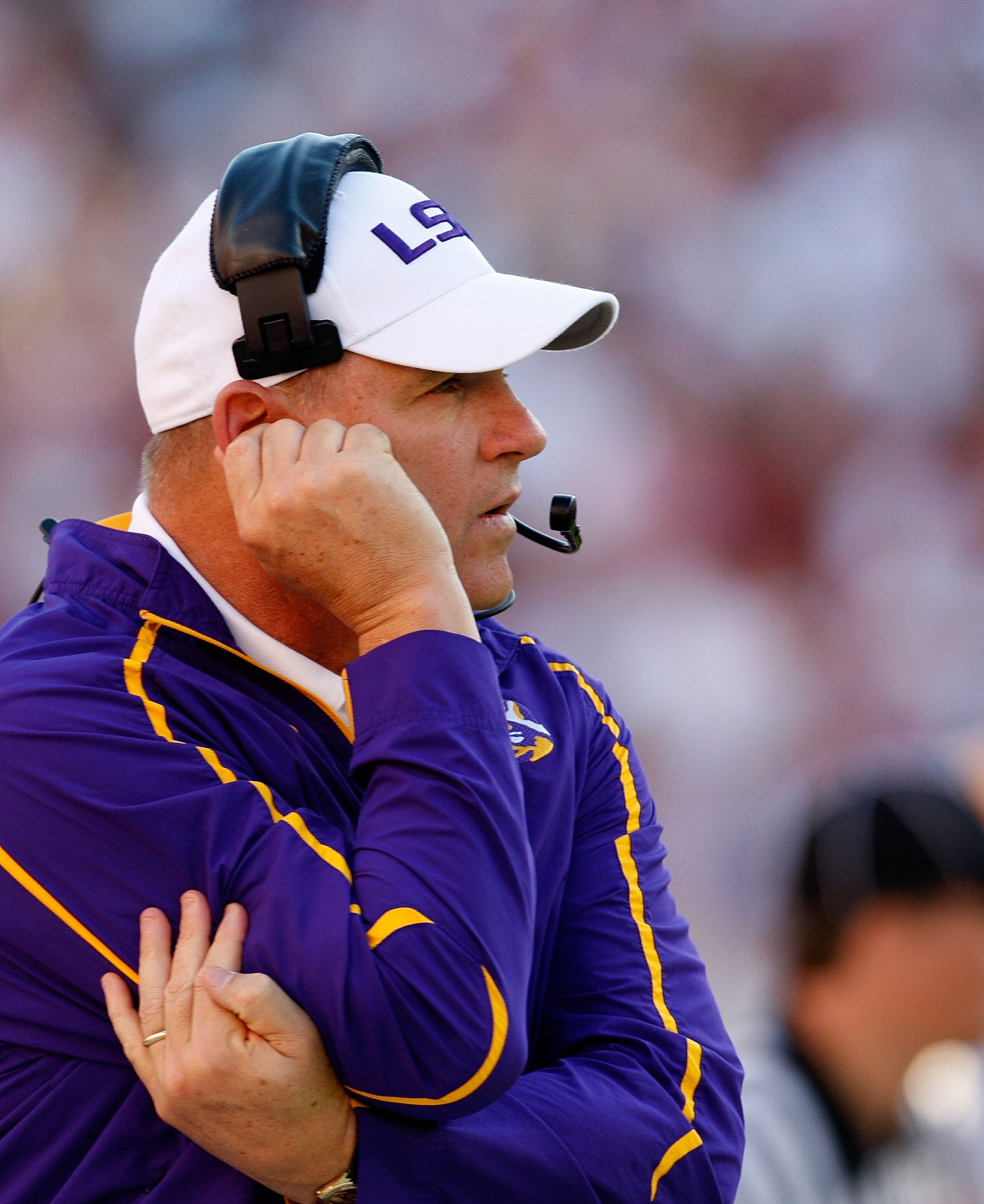 TUSCALOOSA, AL - NOVEMBER 07: Head coach Les Miles of the Louisiana State University Tigers against the Alabama Crimson Tide at Bryant-Denny Stadium on November 7, 2009 in Tuscaloosa, Alabama. (Photo by Kevin C. Cox/Getty Images) TUSCALOOSA, AL - NOVEMBER 07: Head coach Les Miles of the Louisiana State University Tigers against the Alabama Crimson Tide at Bryant-Denny Stadium on November 7, 2009 in Tuscaloosa, Alabama. (Photo by Kevin C. Cox/Getty Images)