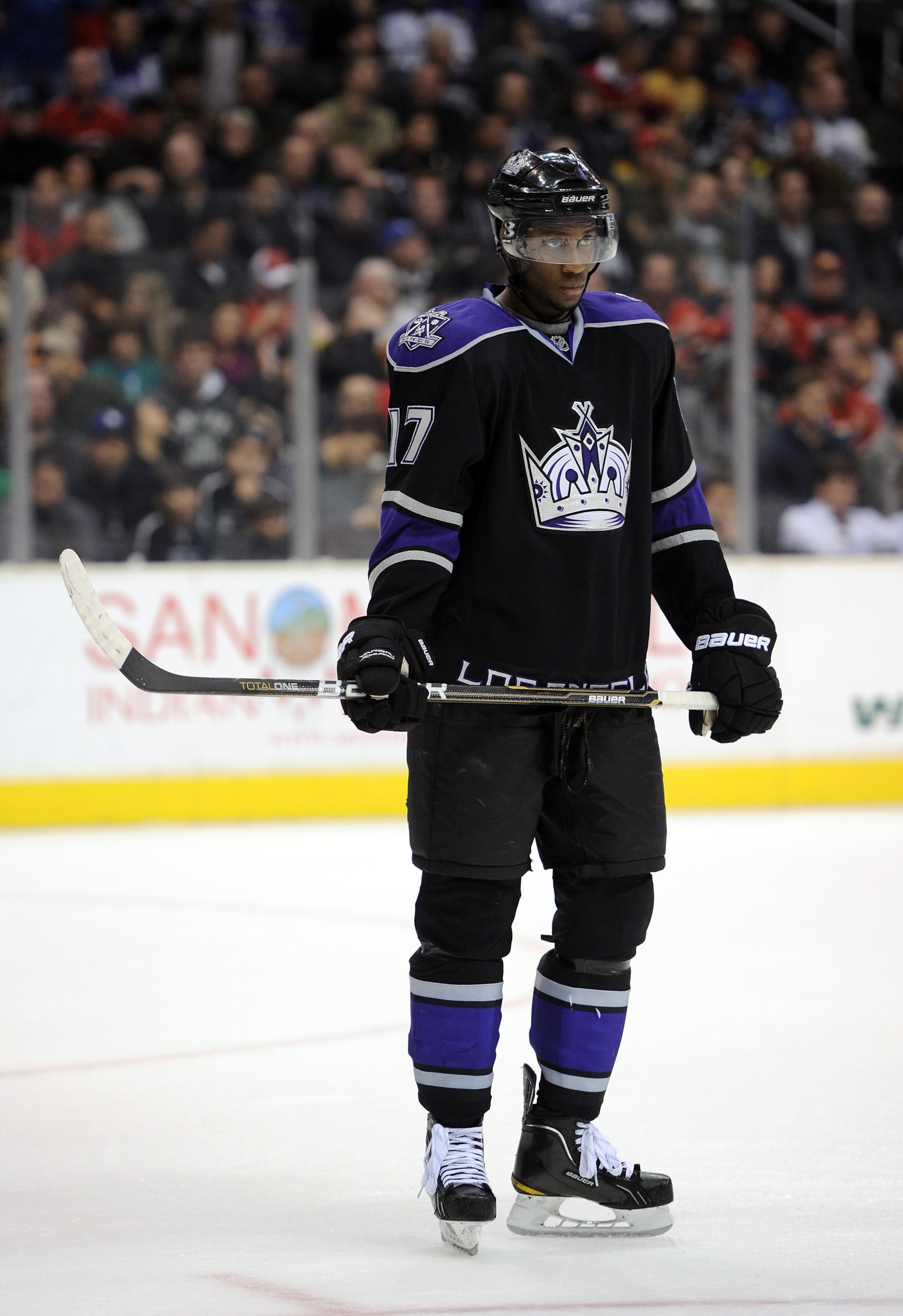 LOS ANGELES, CA - DECEMBER 09: Wayne Simmonds #17 of the Los Angeles Kings waits for a faceoff against the Calgary Flames at the Staples Center on December 9, 2010 in Los Angeles, California. (Photo by Harry How/Getty Images) LOS ANGELES, CA - DECEMBER 09: Wayne Simmonds #17 of the Los Angeles Kings waits for a faceoff against the Calgary Flames at the Staples Center on December 9, 2010 in Los Angeles, California. (Photo by Harry How/Getty Images)