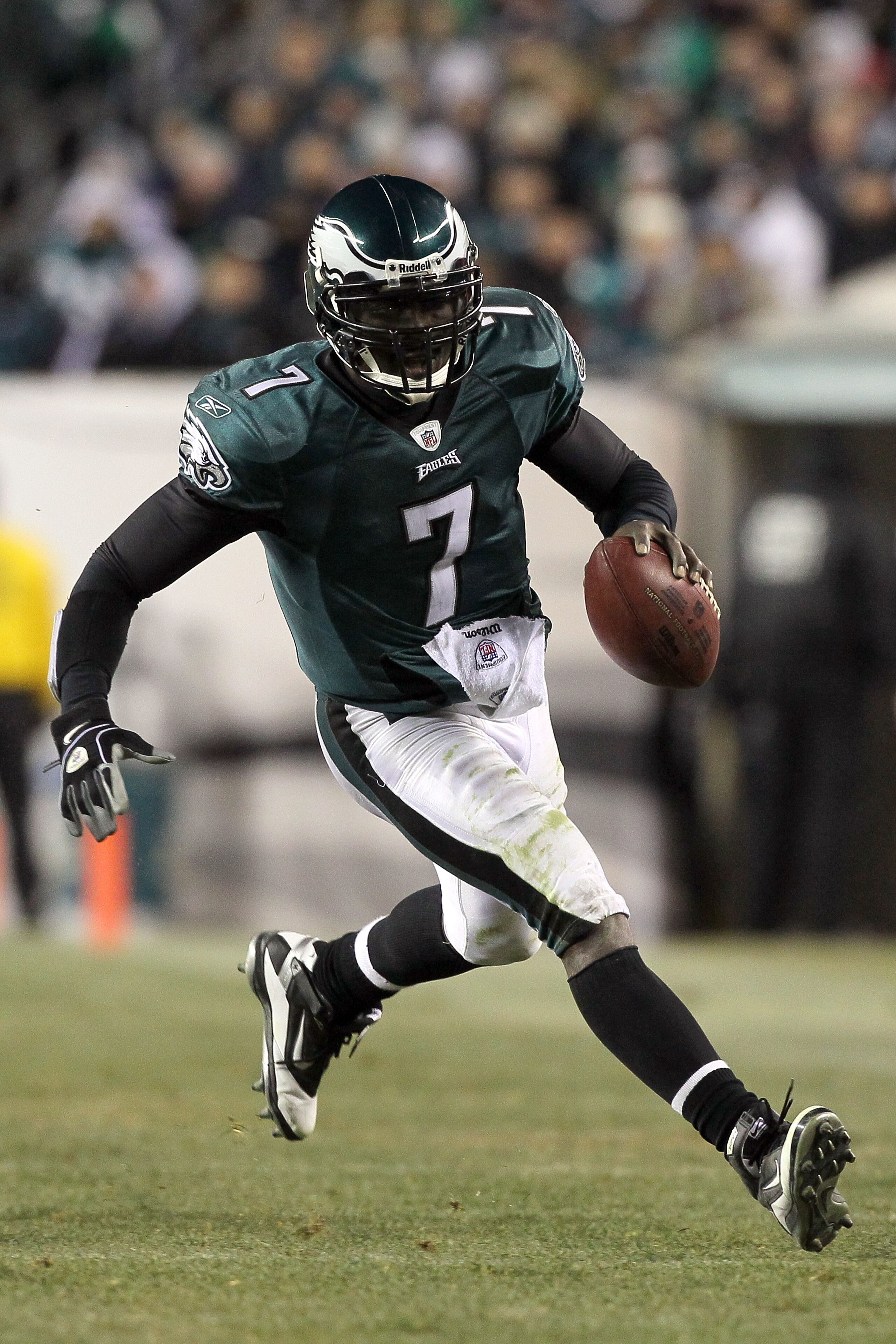 PHILADELPHIA, PA - DECEMBER 28: Michael Vick #7 of the Philadelphia Eagles in action against the Minnesota Vikings at Lincoln Financial Field on December 26, 2010 in Philadelphia, Pennsylvania. (Photo by Jim McIsaac/Getty Images) PHILADELPHIA, PA - DECEMBER 28: Michael Vick #7 of the Philadelphia Eagles in action against the Minnesota Vikings at Lincoln Financial Field on December 26, 2010 in Philadelphia, Pennsylvania. (Photo by Jim McIsaac/Getty Images)