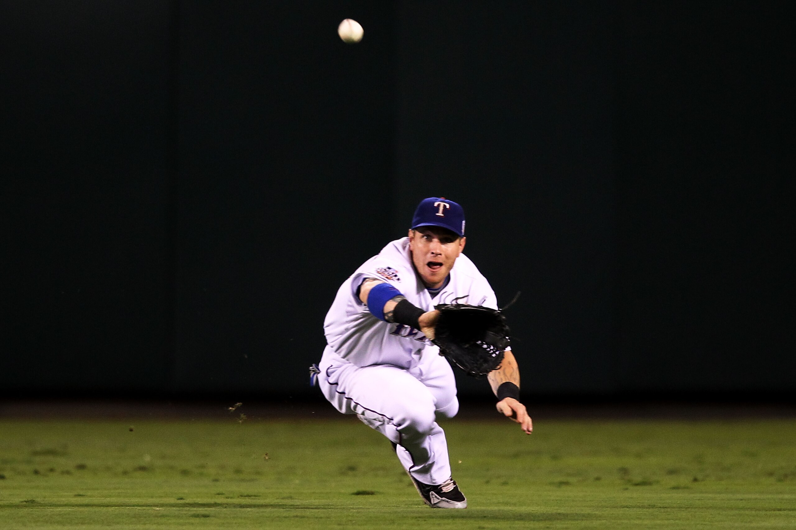 ARLINGTON, TX - OCTOBER 31:  Josh Hamilton #32 of the Texas Rangers makes a diving catch in the second inning against the San Francisco Giants in Game Four of the 2010 MLB World Series at Rangers Ballpark in Arlington on October 31, 2010 in Arlington, Tex