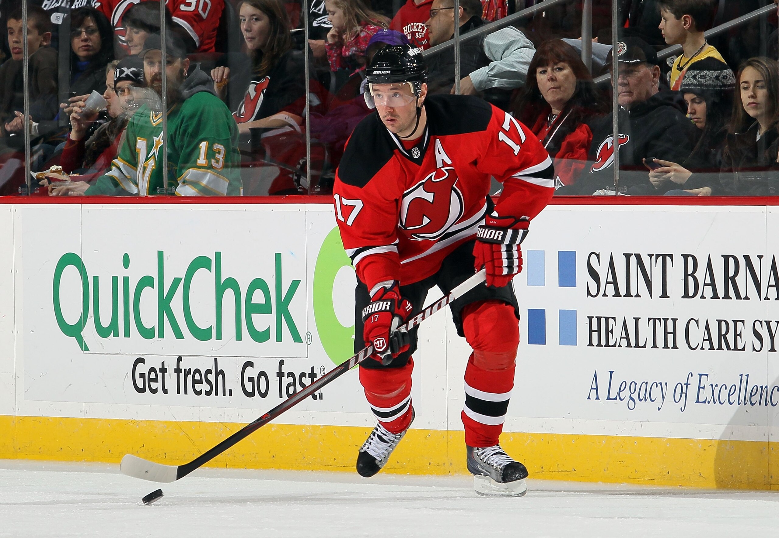 NEWARK, NJ - DECEMBER 31:  Ilya Kovalchuk #17 of the New Jersey Devils skates against the Atlanta Thrashers at the Prudential Center on December 31, 2010 in Newark, New Jersey.  (Photo by Jim McIsaac/Getty Images)