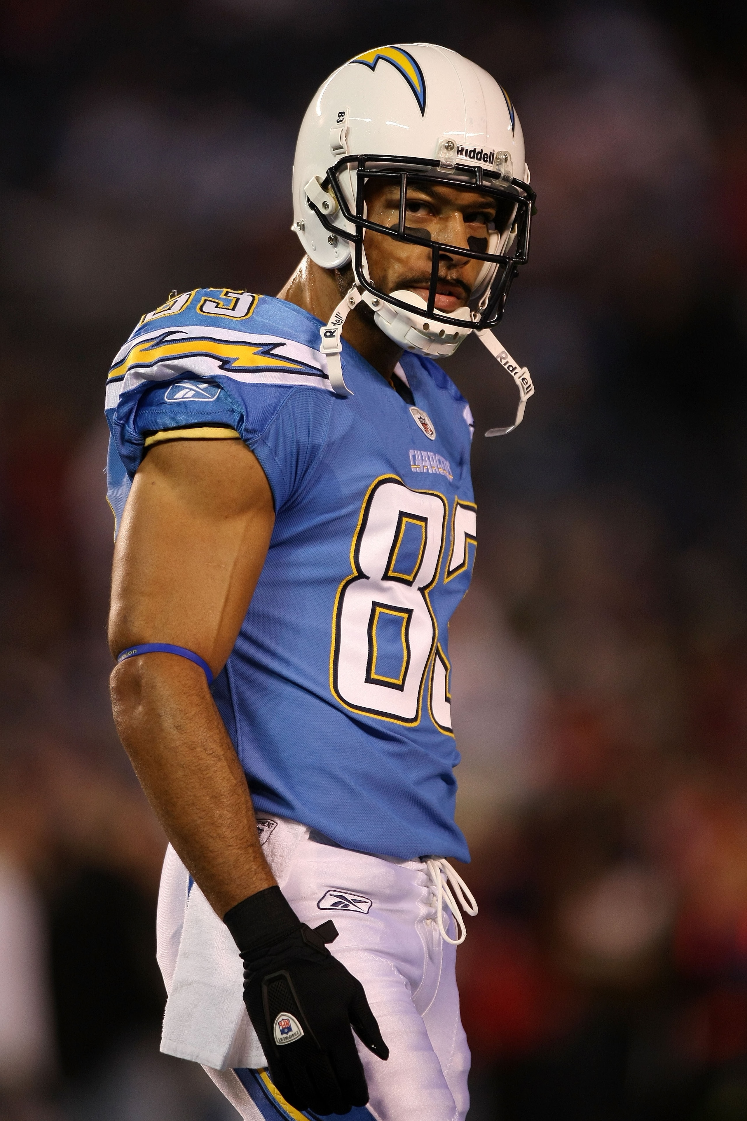 SAN DIEGO, CA - DECEMBER 16: Wide receiver Vincent Jackson #83 of the San Diego Chargers stands on the field prior to playing the San Francisco 49ers at Qualcomm Stadium on December 16, 2010 in San Diego, California. (Photo by Donald Miralle/Getty Image SAN DIEGO, CA - DECEMBER 16: Wide receiver Vincent Jackson #83 of the San Diego Chargers stands on the field prior to playing the San Francisco 49ers at Qualcomm Stadium on December 16, 2010 in San Diego, California. (Photo by Donald Miralle/Getty Image