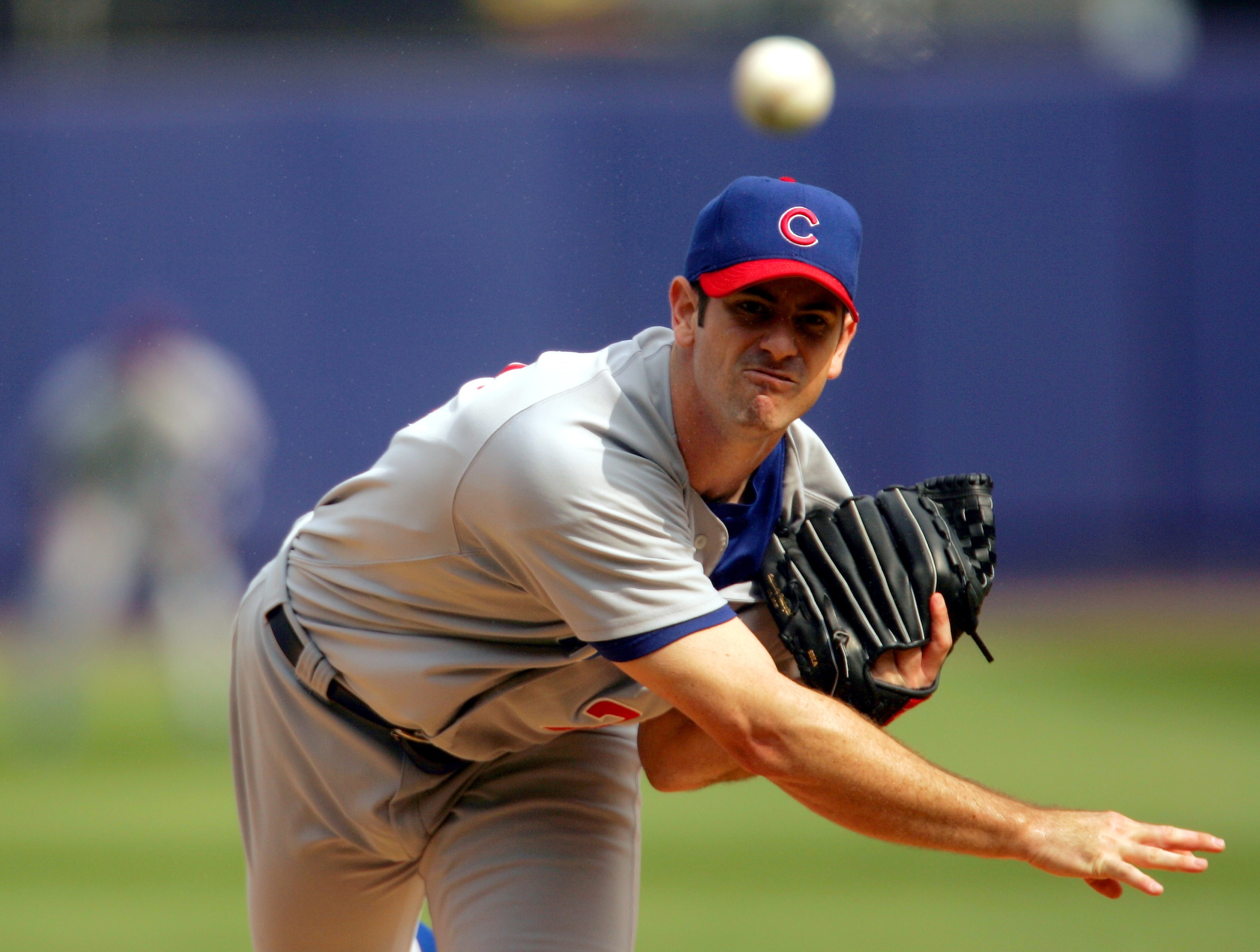 FLUSHING, NY- SEPTEMBER 25: Mark Prior #22 of the Chicago Cubs pitches against the New York Mets on September 25, 2004 at Shea Stadium in Flushing, New York. The Mets defeated the Cubs 4-3 in the 11th inning. (Photo by Chris Trotman/Getty Images)
