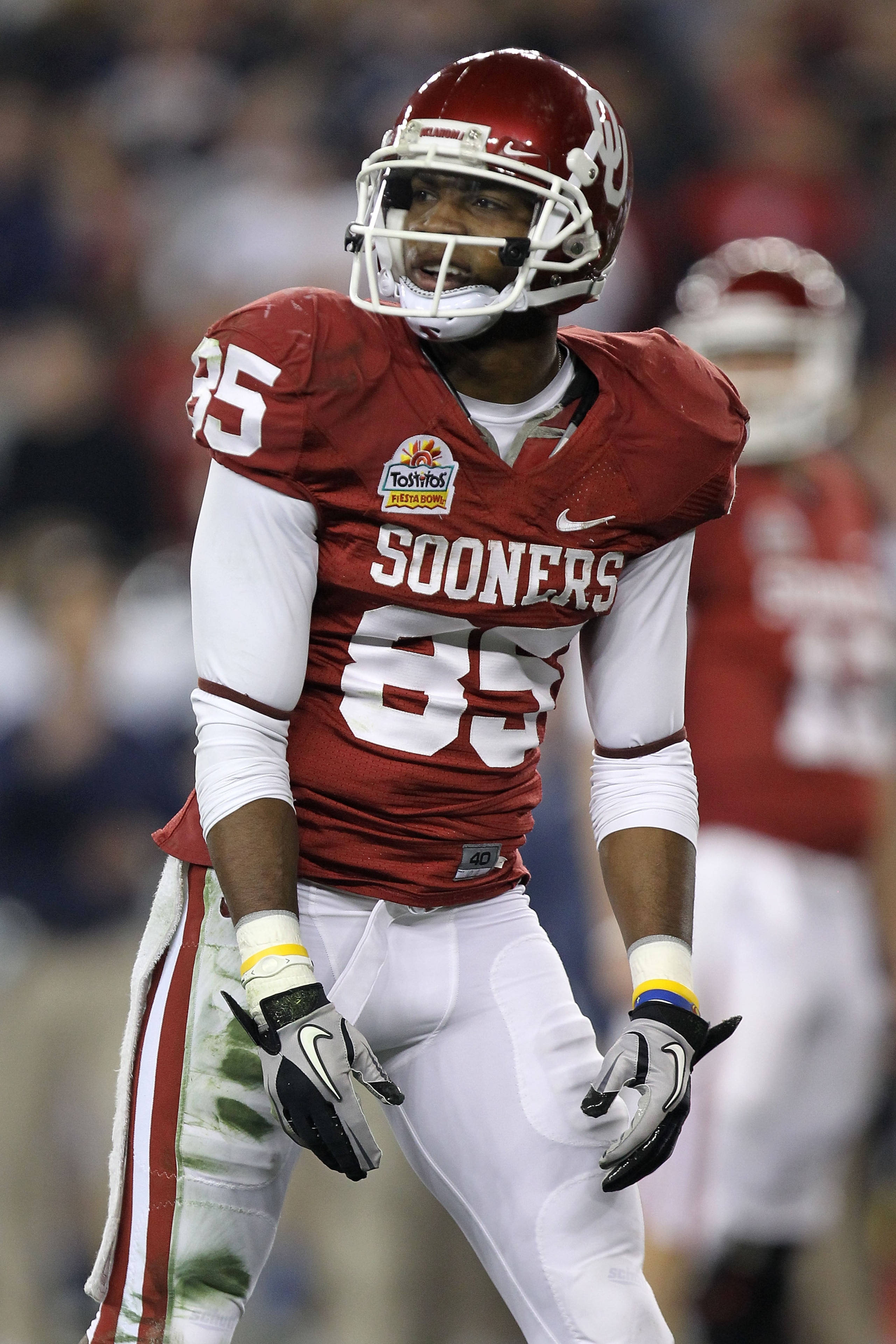 GLENDALE, AZ - JANUARY 01:  Ryan Broyles #85 of the Oklahoma Sooners looks on against the Connecticut Huskies during the Tostitos Fiesta Bowl at the Universtity of Phoenix Stadium on January 1, 2011 in Glendale, Arizona.  (Photo by Ronald Martinez/Getty I