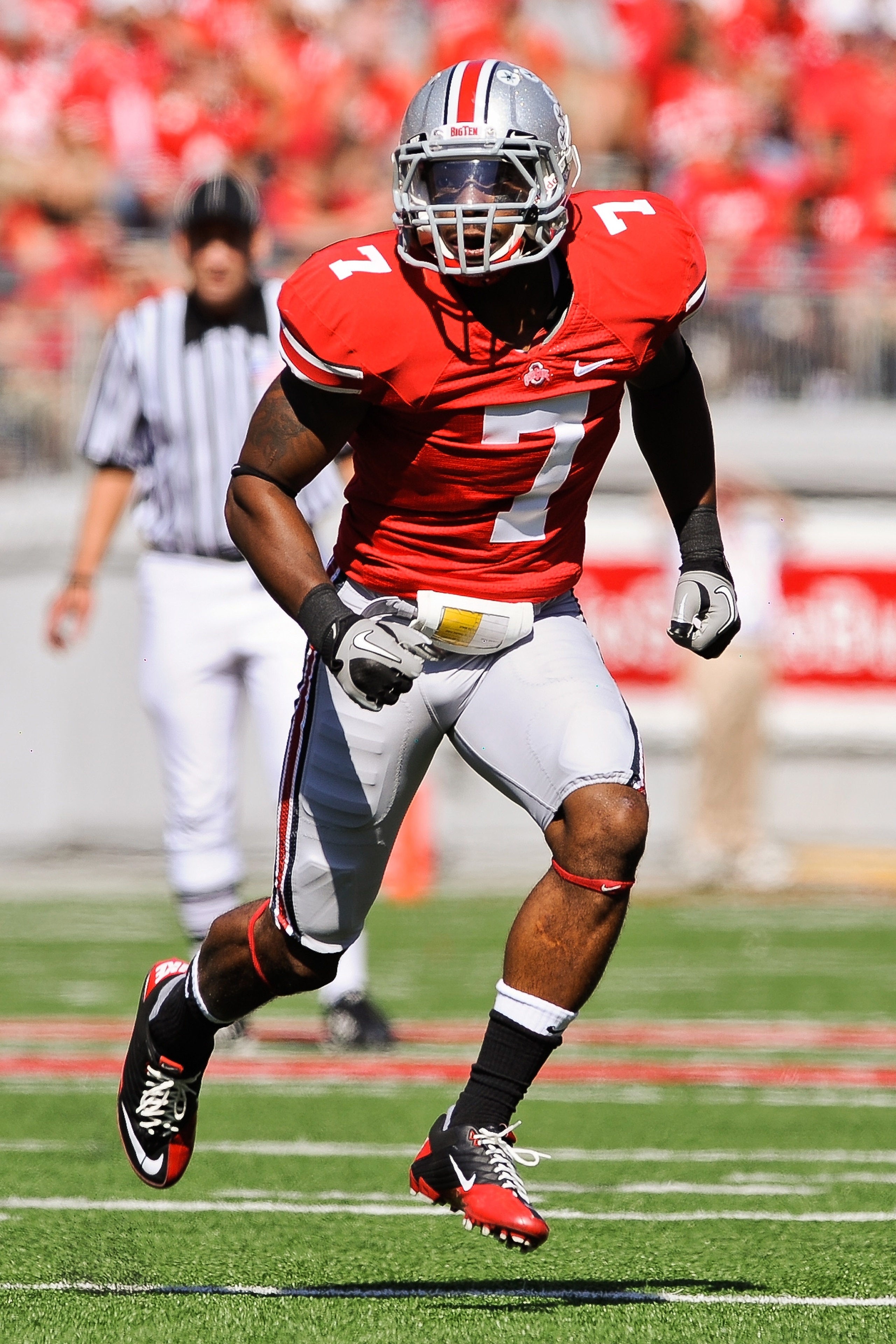 COLUMBUS, OH - OCTOBER 9:  Jermale Hines #7 of the Ohio State Buckeyes pursues the ballcarrier to make a tackle against the Indiana Hoosiers at Ohio Stadium on October 9, 2010 in Columbus, Ohio.  (Photo by Jamie Sabau/Getty Images)